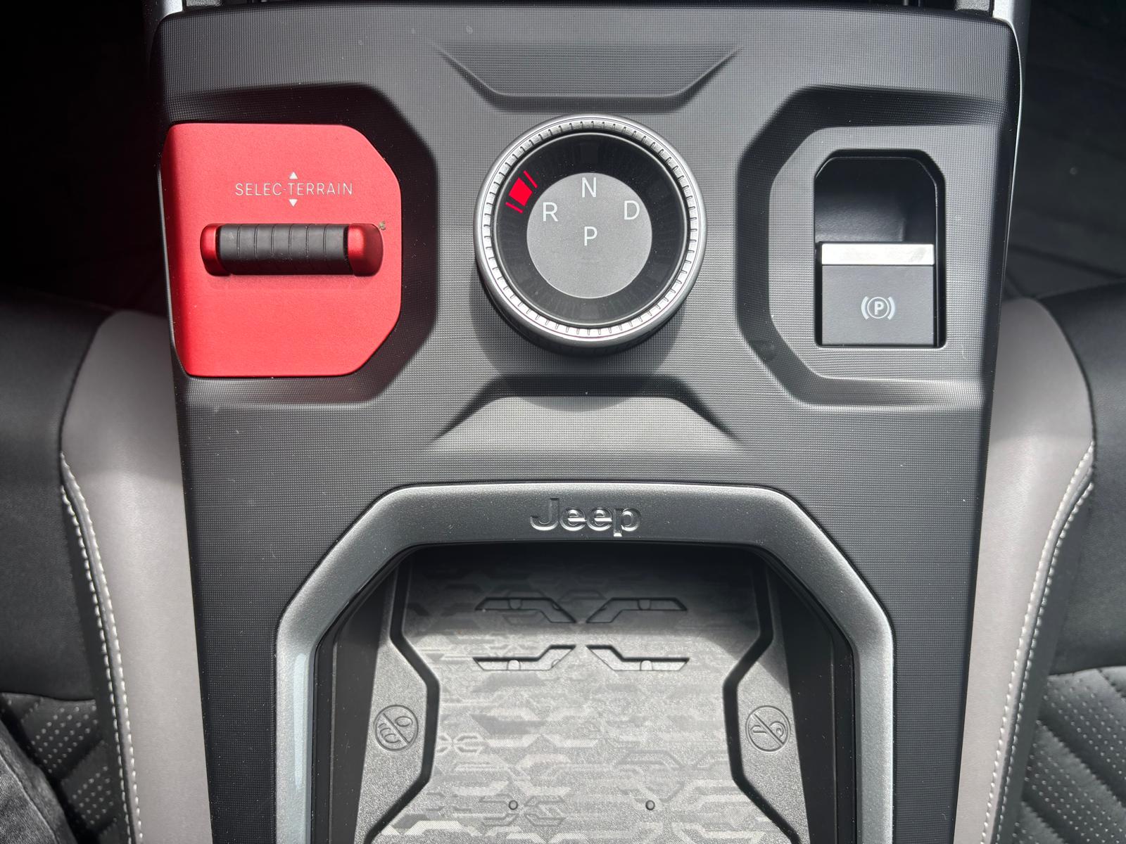 JEEP Compass 1.2 T e-Hybrid First Edition-image-9