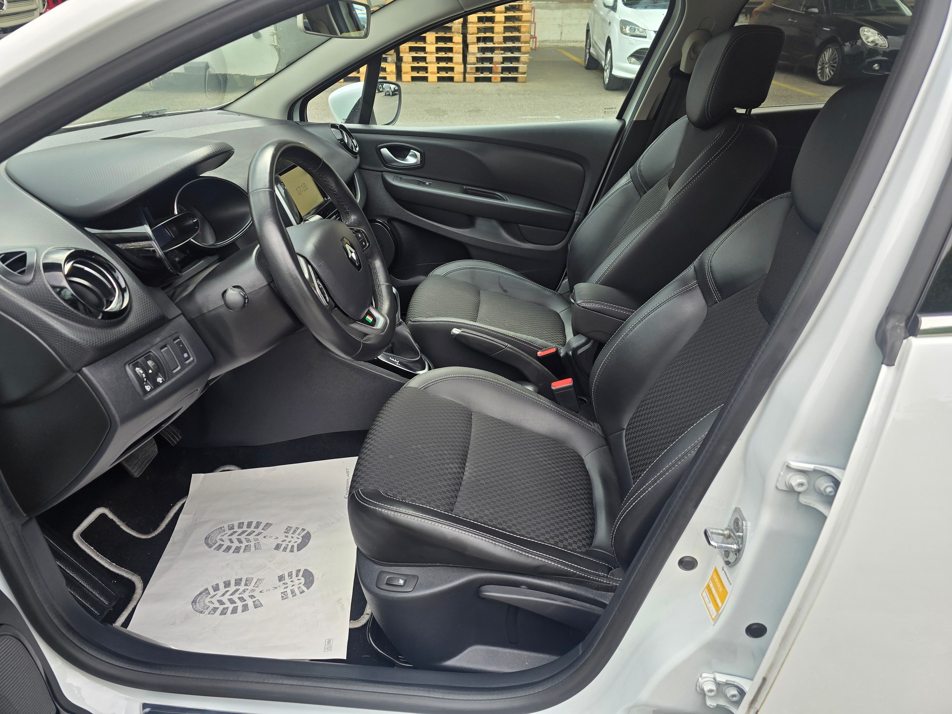 RENAULT Clio Grandtour 1.5 dCi Intens EDC-image-9
