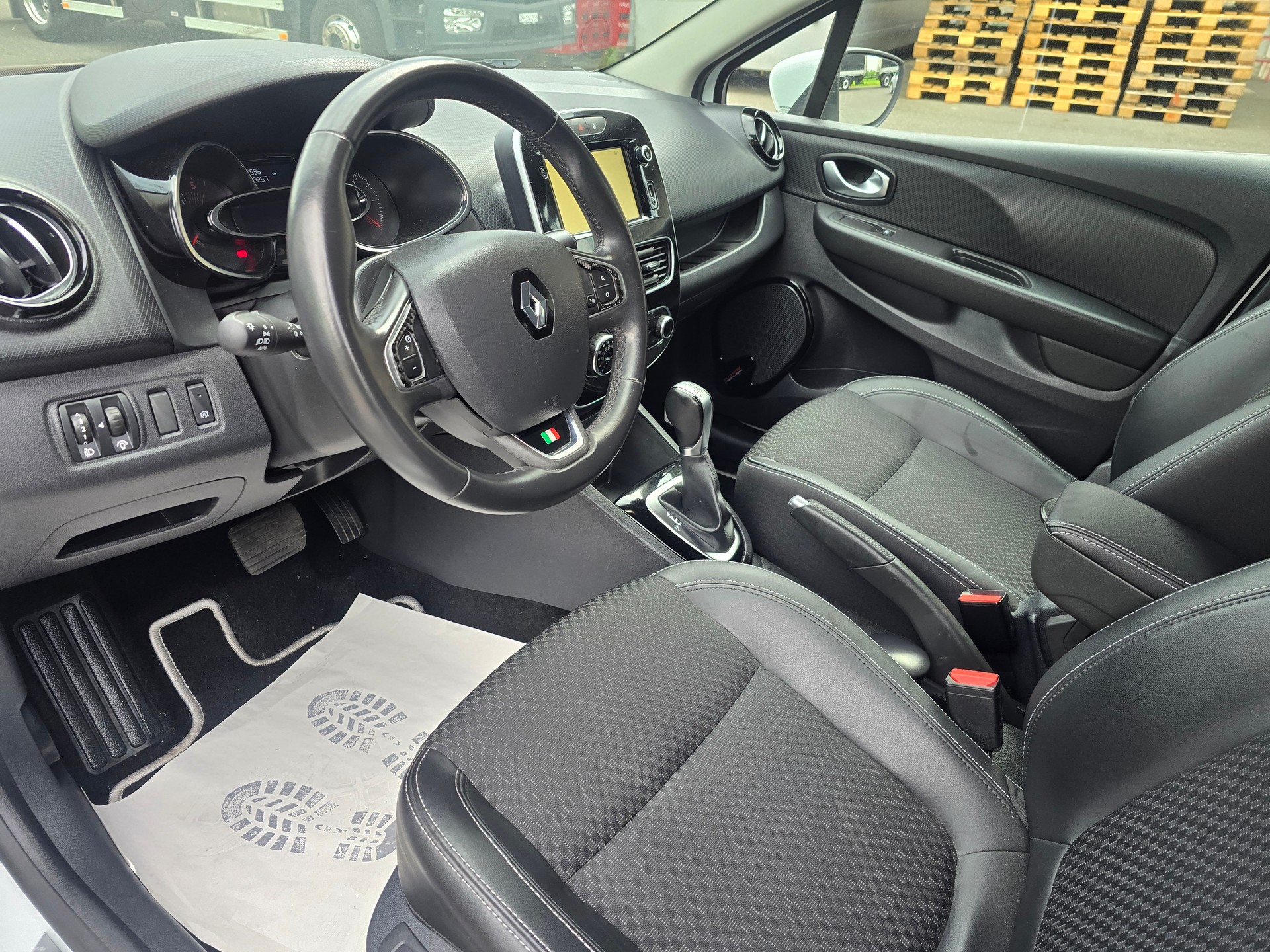 RENAULT Clio Grandtour 1.5 dCi Intens EDC-image-10
