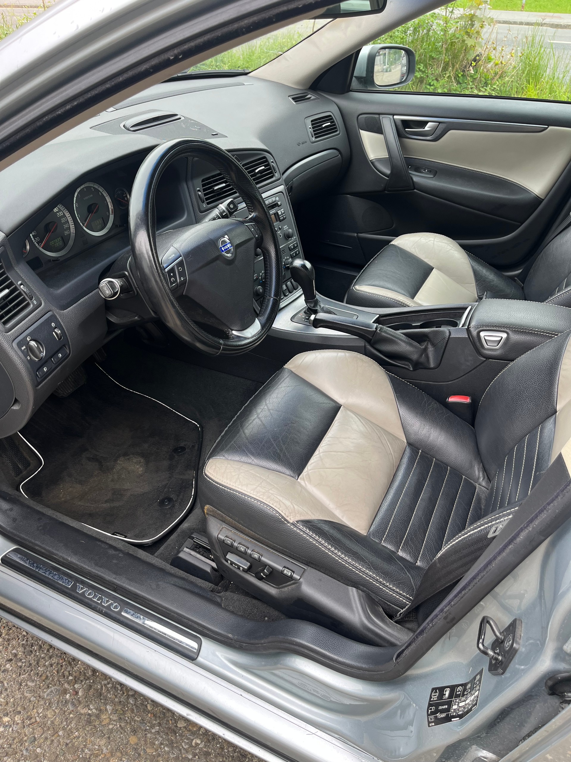 VOLVO S60 2.5T AWD Stockholm Geartronic-image-9