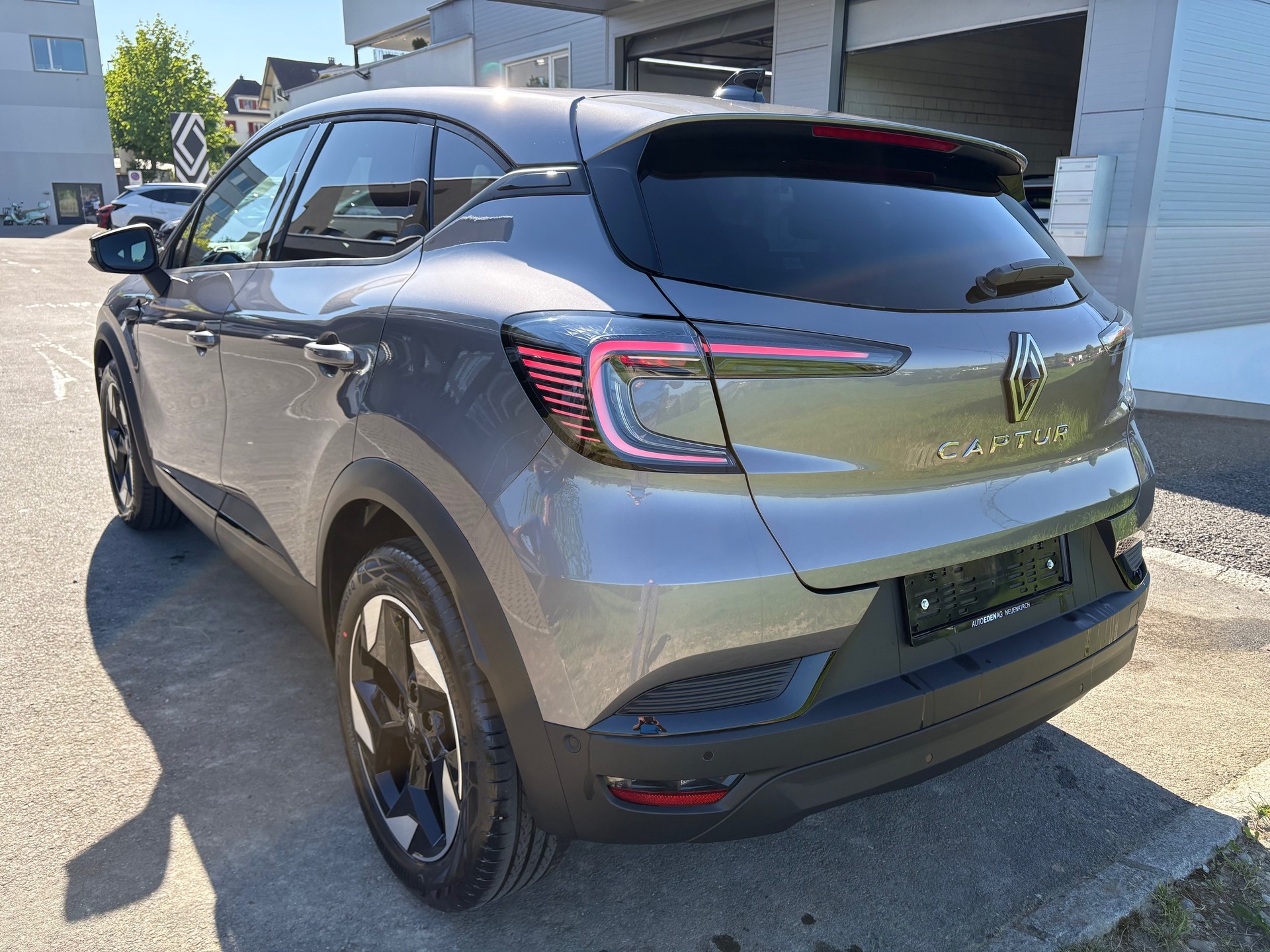 RENAULT Captur 1.3 TCe Techno-image-2