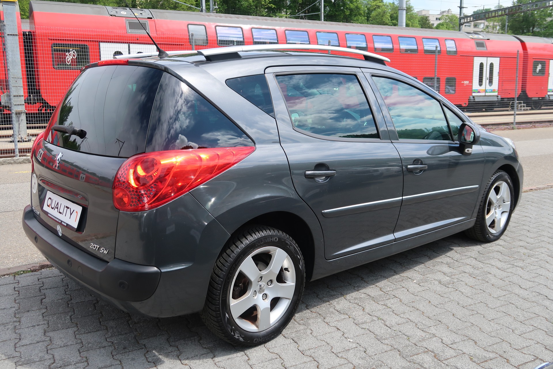 PEUGEOT 207 SW 1.6 16V Allure-image-3