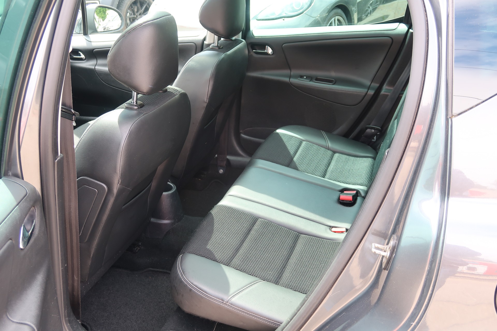 PEUGEOT 207 SW 1.6 16V Allure-image-9