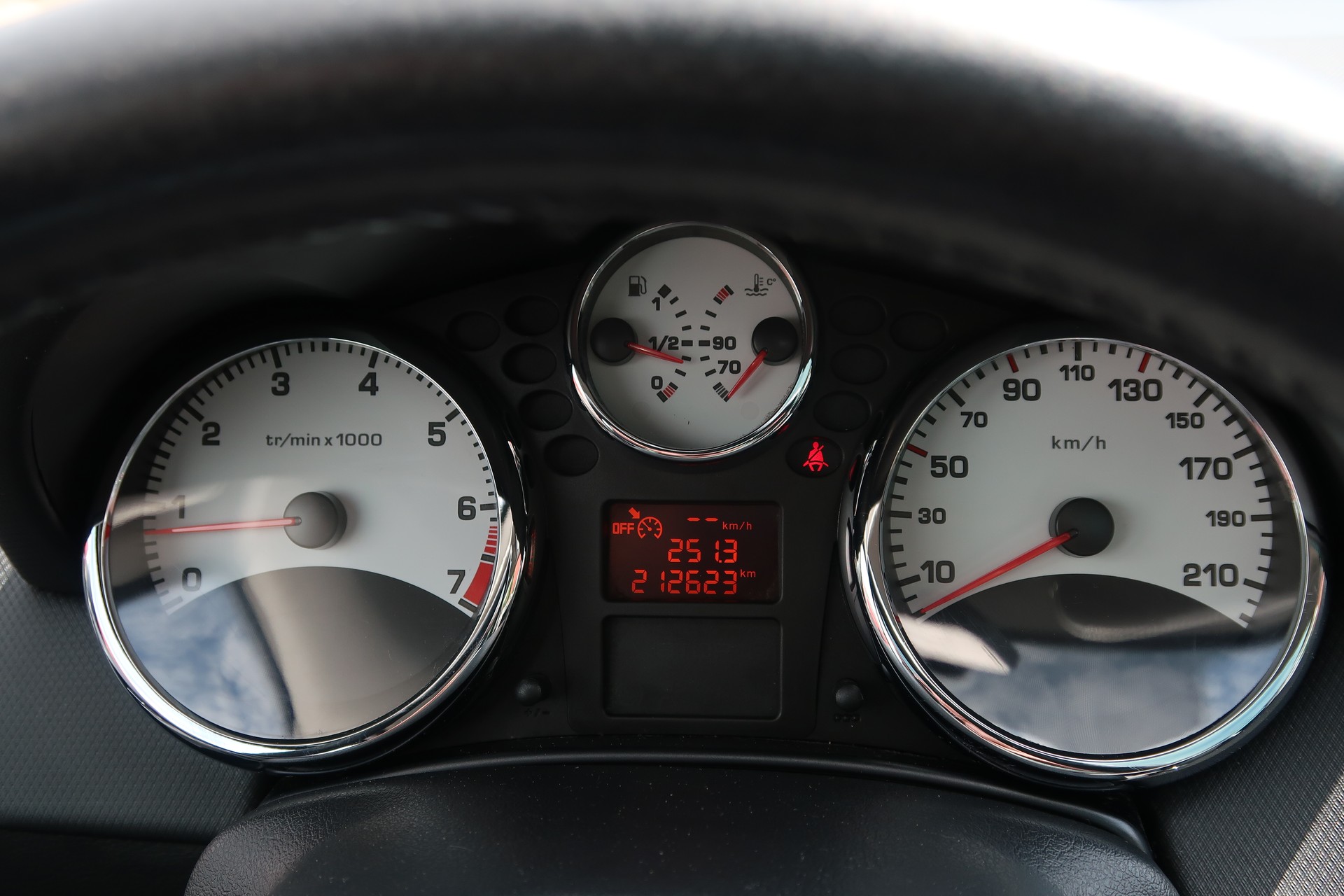 PEUGEOT 207 SW 1.6 16V Allure-image-16