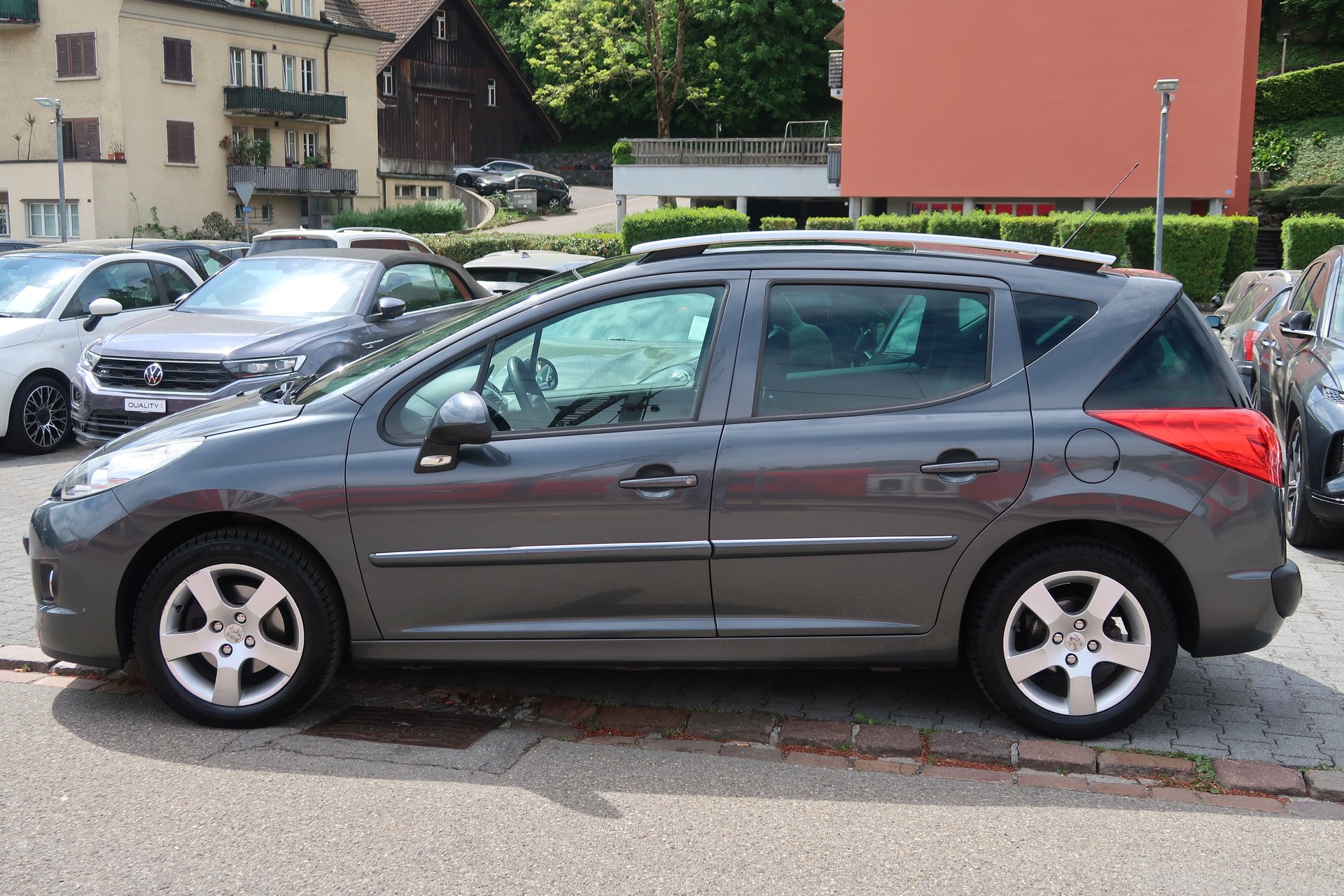 PEUGEOT 207 SW 1.6 16V Allure-image-6