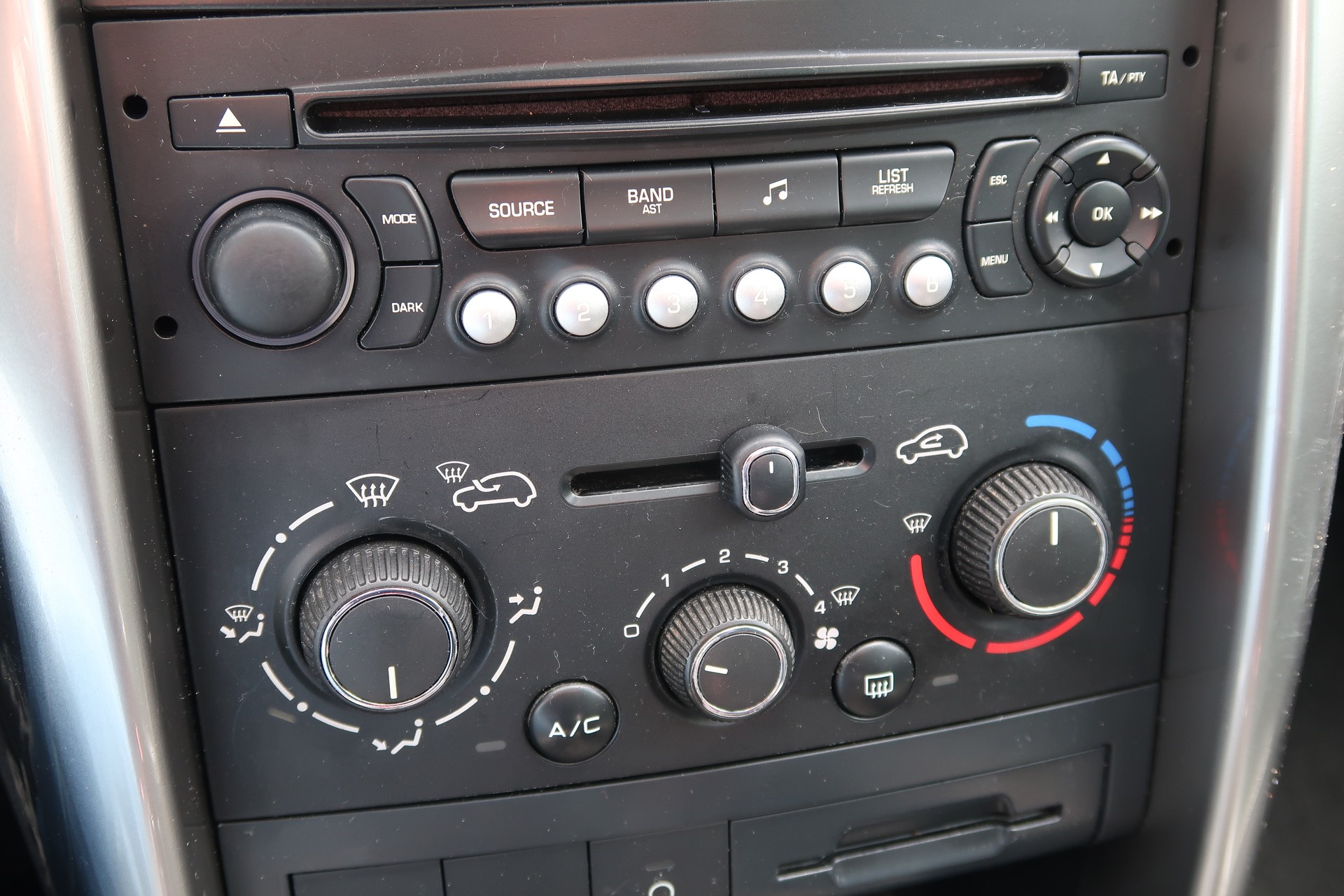 PEUGEOT 207 SW 1.6 16V Allure-image-13