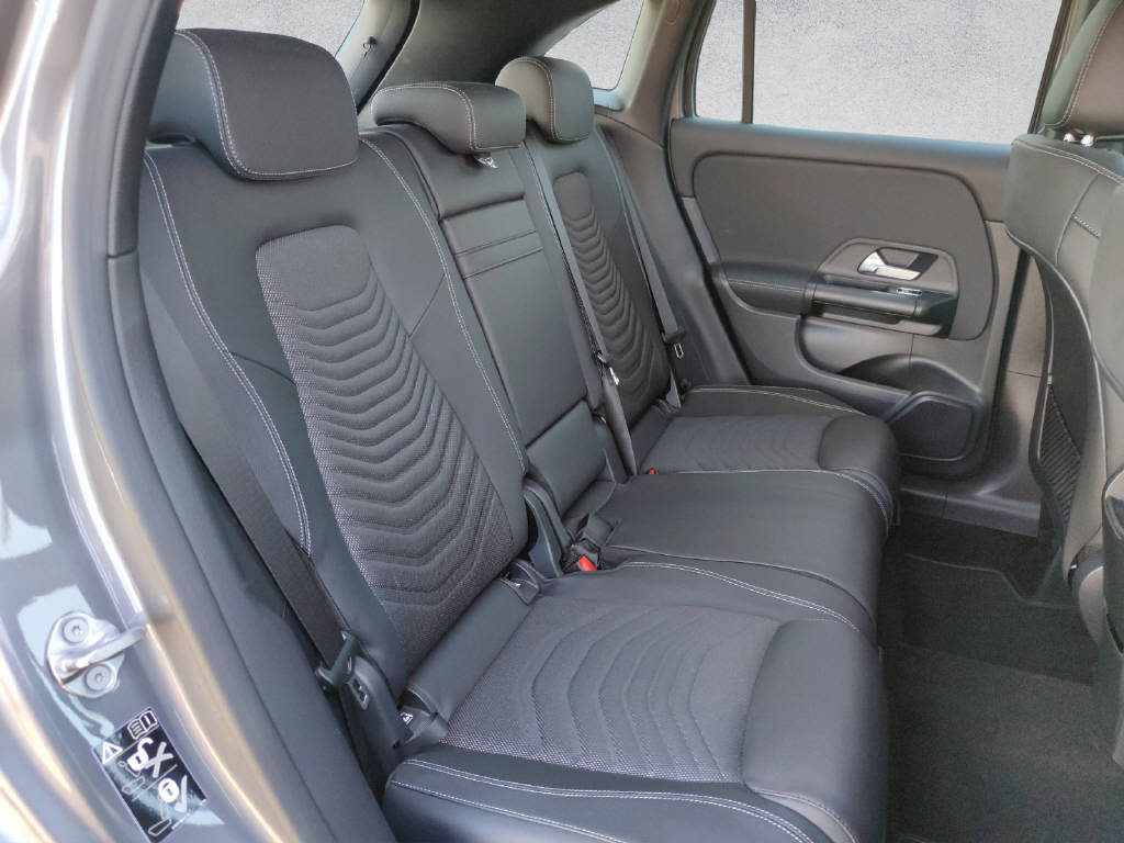 MERCEDES-BENZ GLA 200 Style 4Matic-image-12