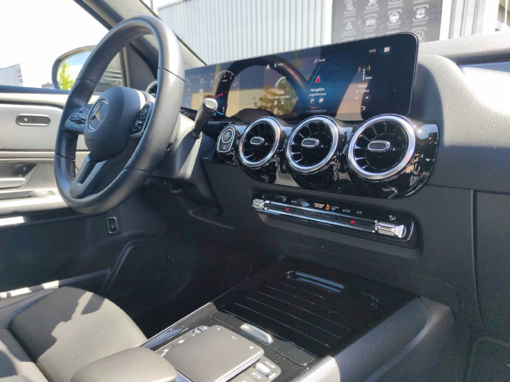 MERCEDES-BENZ GLA 200 Style 4Matic-image-10