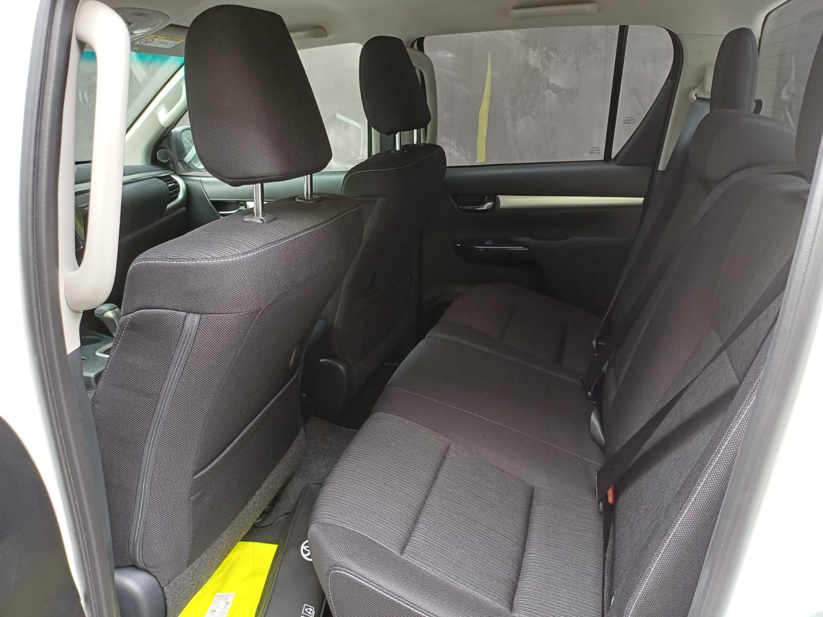 TOYOTA Hilux 2.8d MHEV Style Double Cab 4x4-image-13