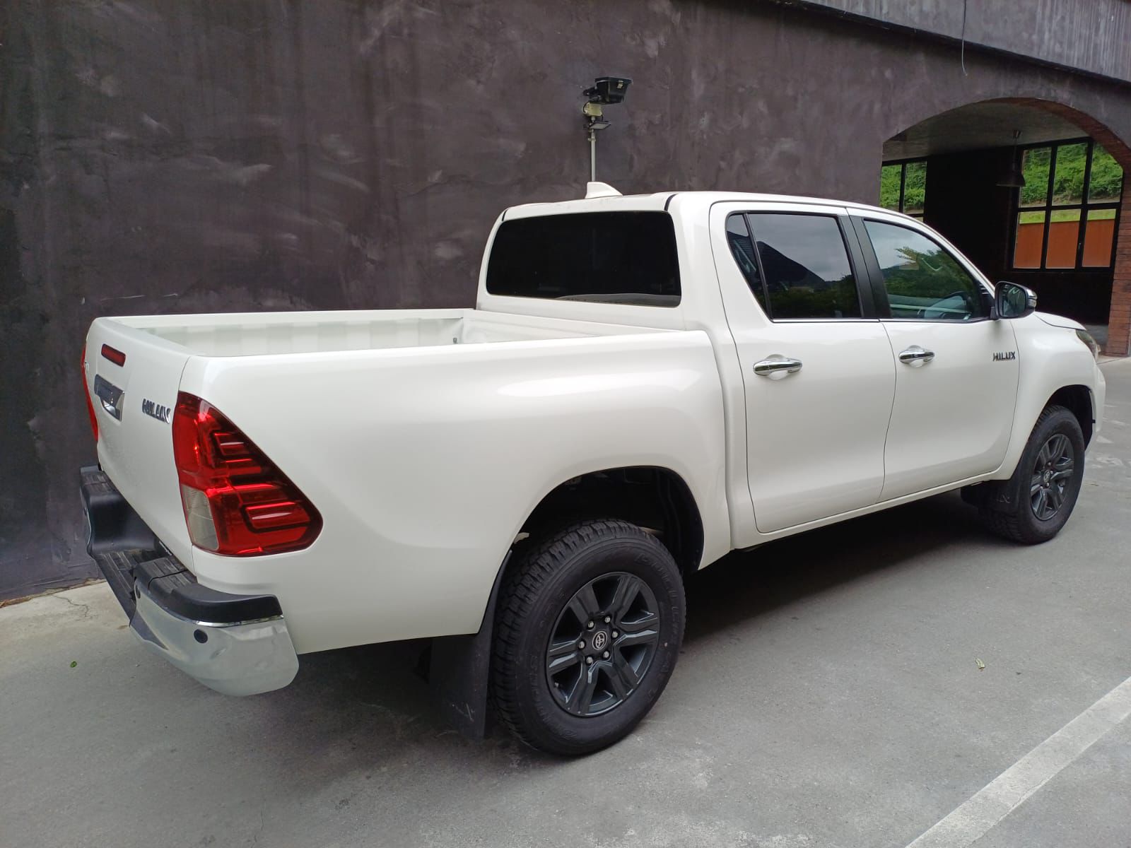 TOYOTA Hilux 2.8d MHEV Style Double Cab 4x4-image-6