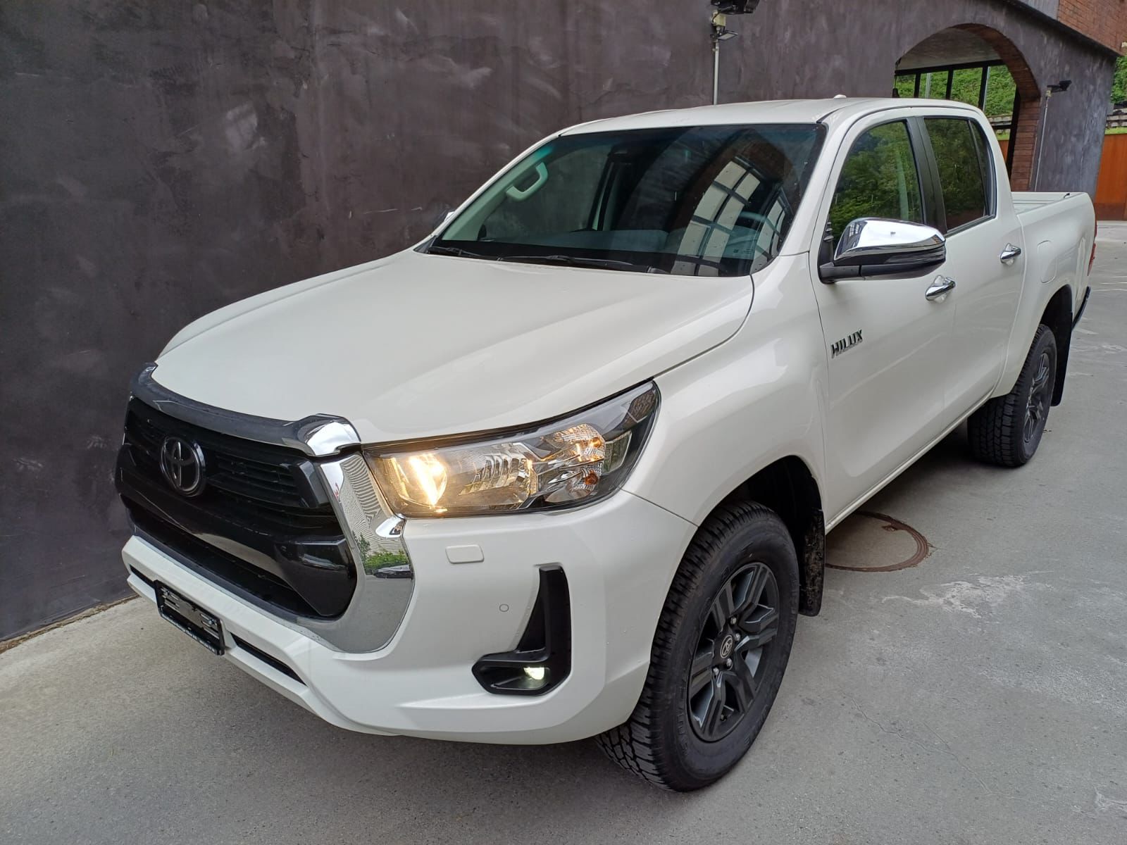 TOYOTA Hilux 2.8d MHEV Style Double Cab 4x4-image-3