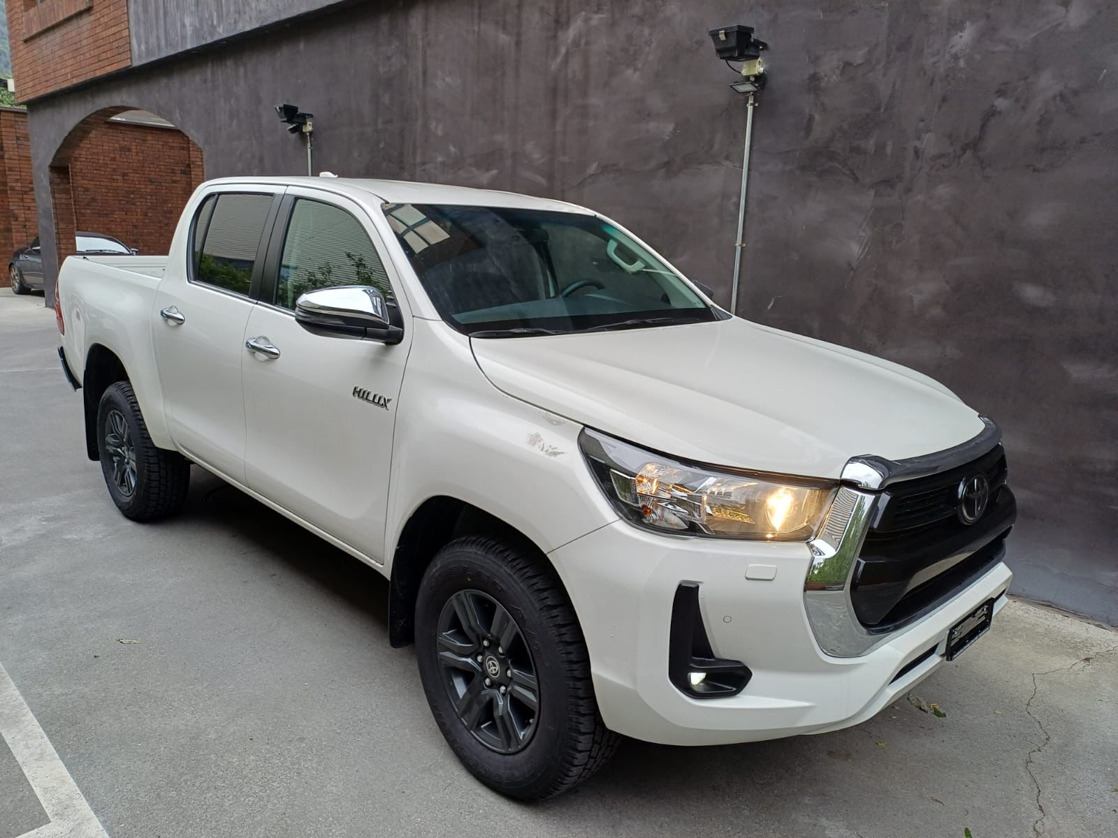 TOYOTA Hilux 2.8d MHEV Style Double Cab 4x4-image-7