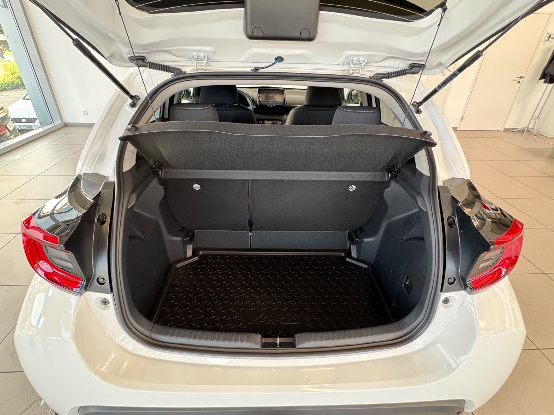TOYOTA Yaris 1.5 Trend e-CVT-image-17