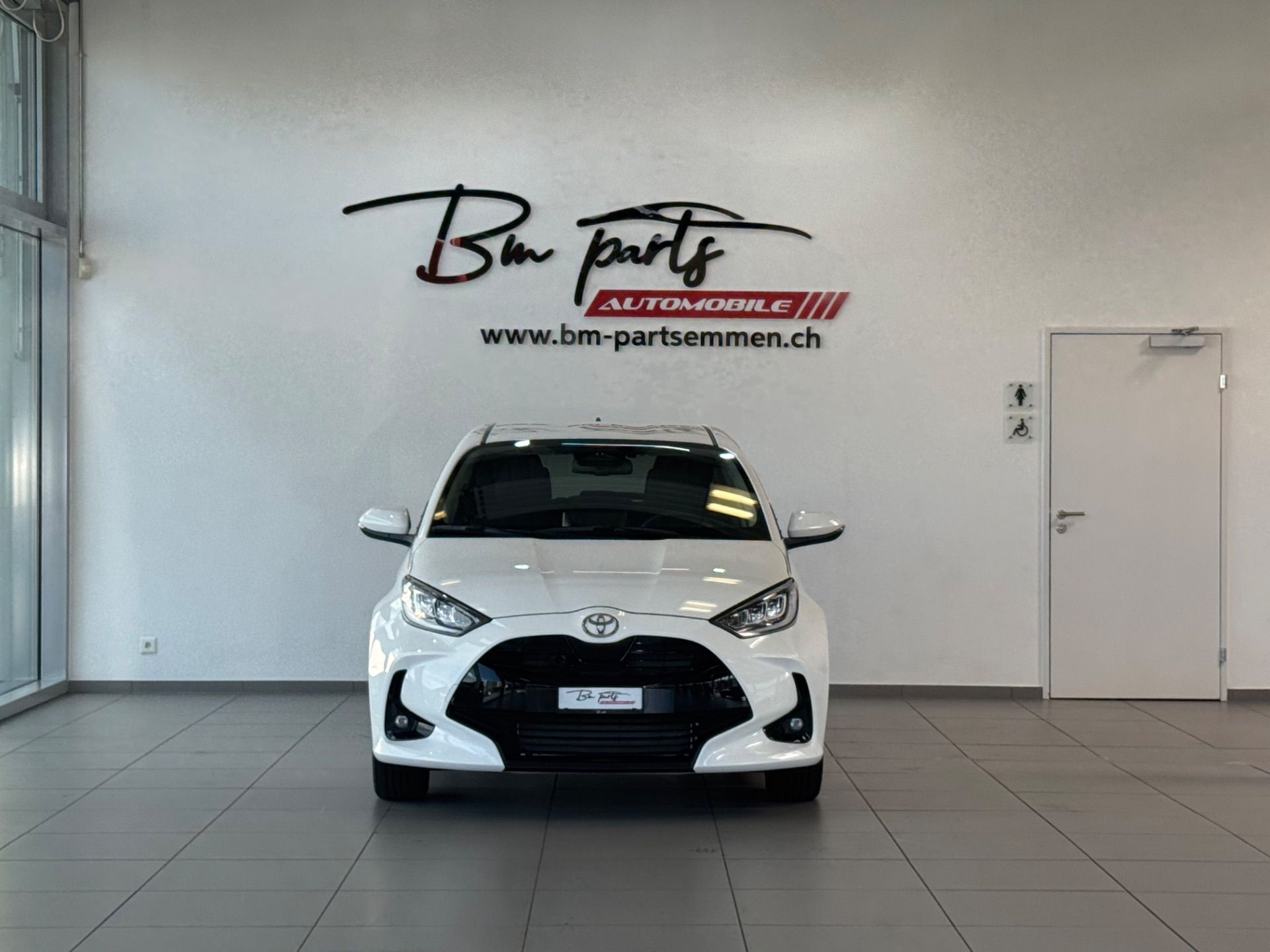 TOYOTA Yaris 1.5 Trend e-CVT-image-7