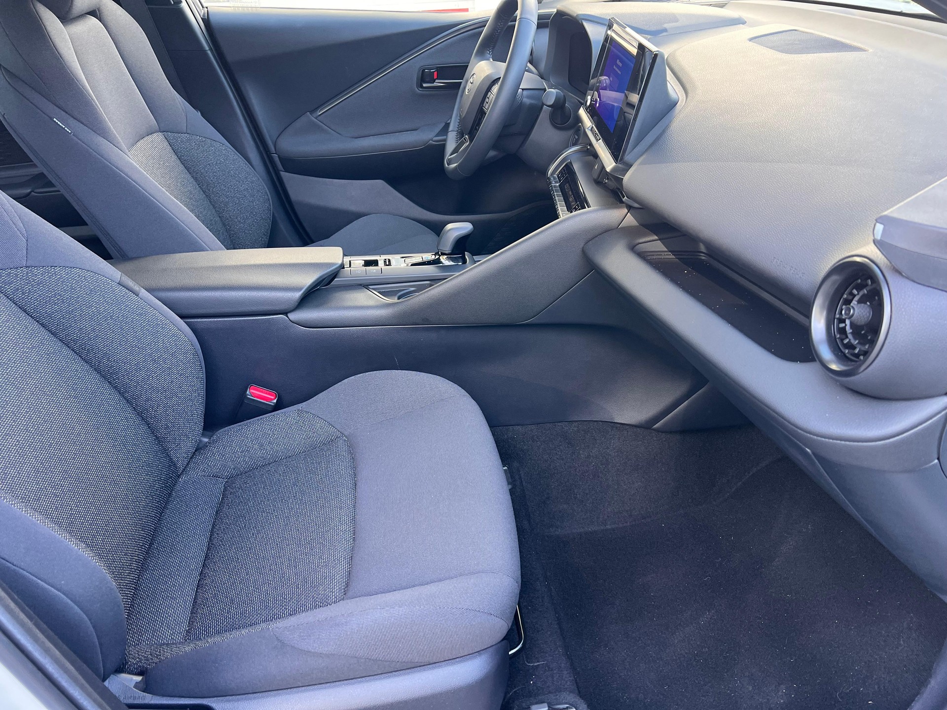 TOYOTA C-HR 1.8 HEV Comfort-image-11