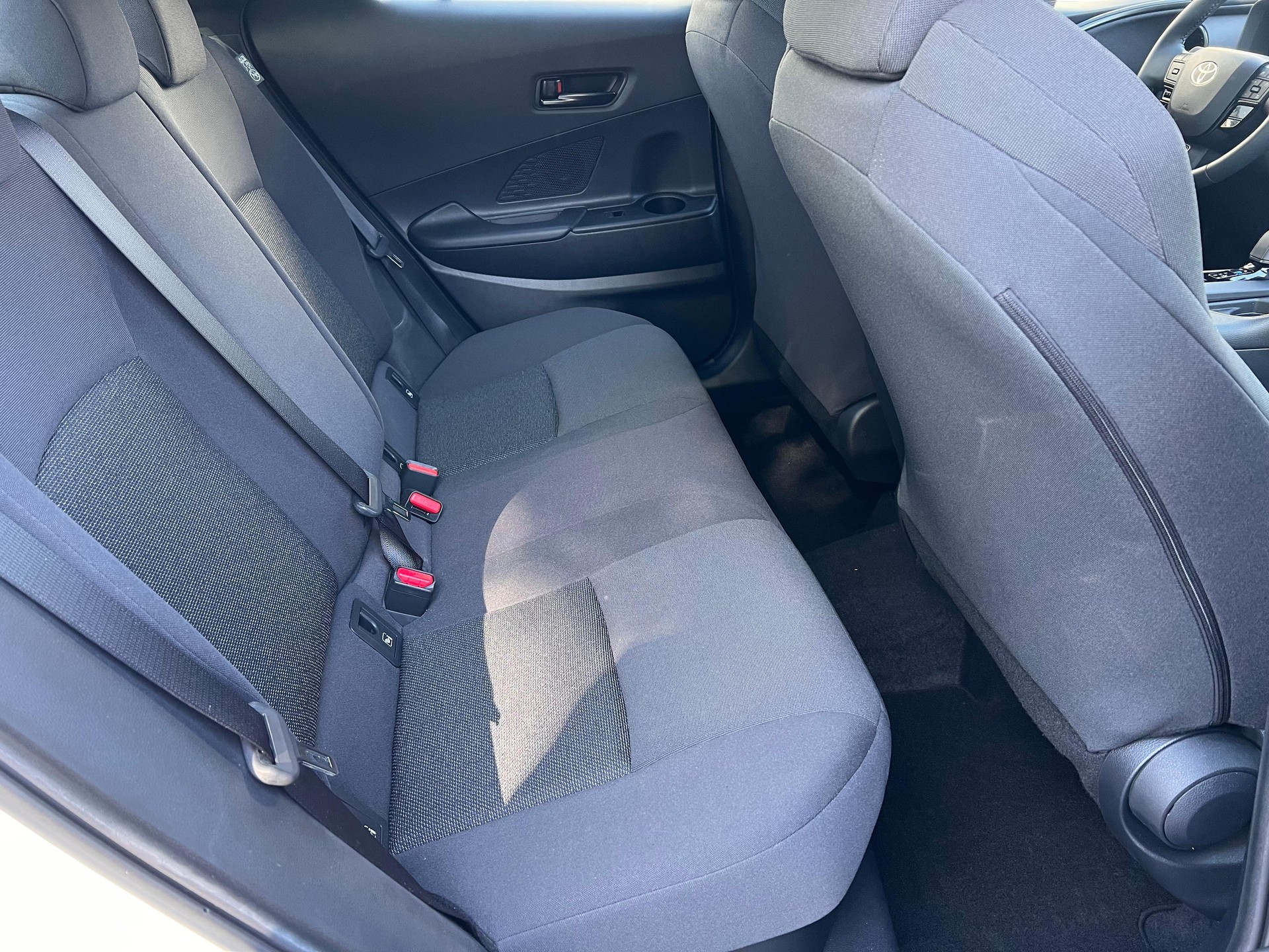 TOYOTA C-HR 1.8 HEV Comfort-image-10