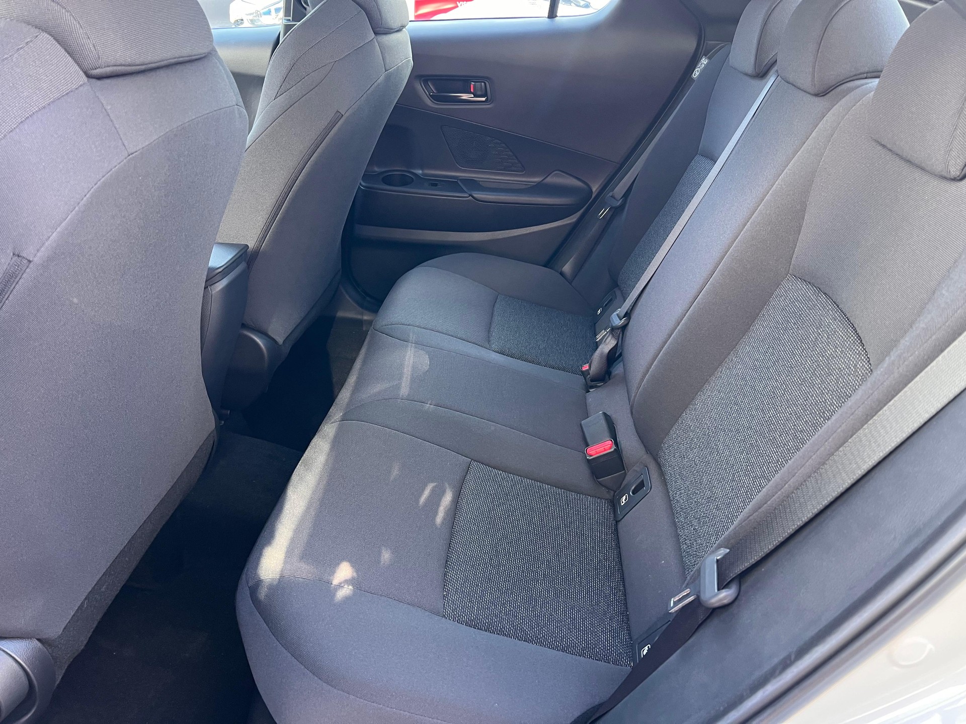 TOYOTA C-HR 1.8 HEV Comfort-image-9