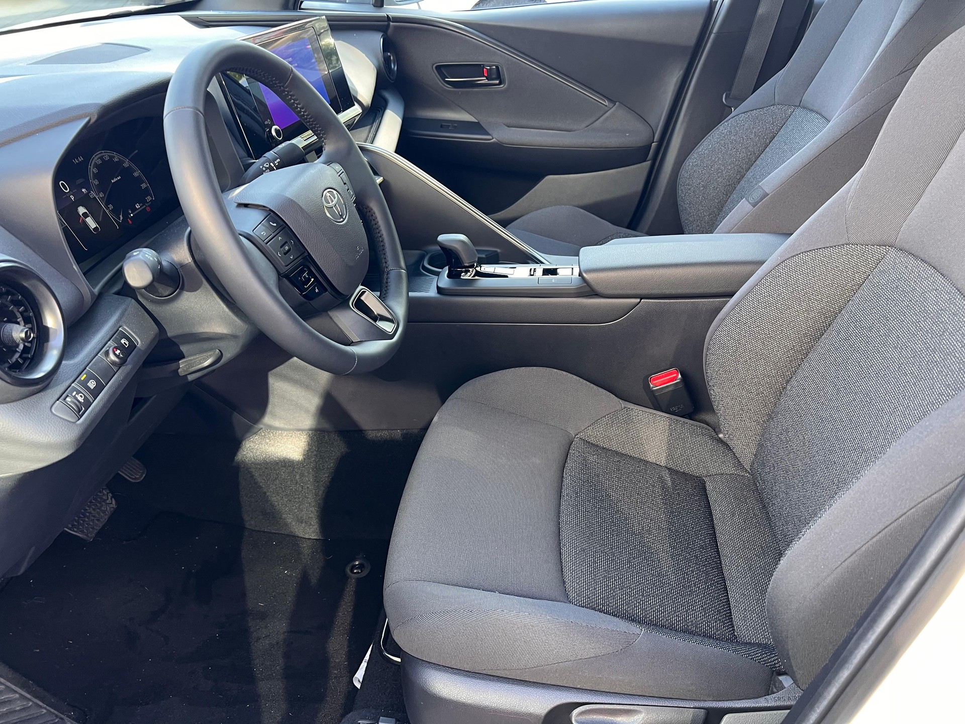 TOYOTA C-HR 1.8 HEV Comfort-image-7