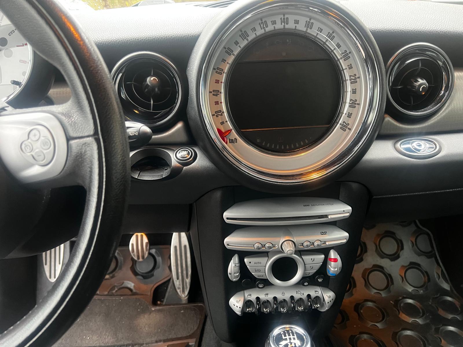 MINI Cooper S Cabriolet-image-5