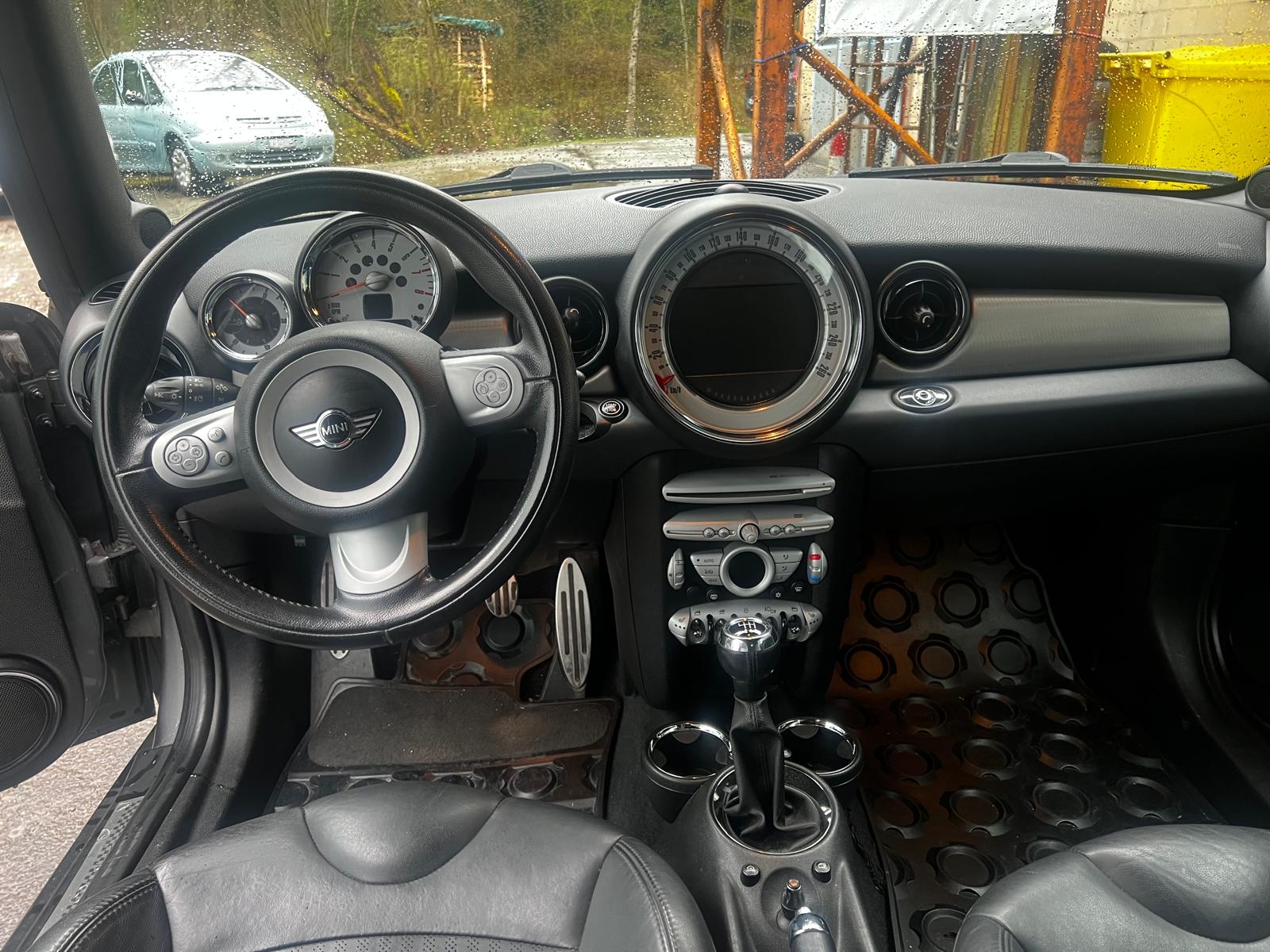 MINI Cooper S Cabriolet-image-1