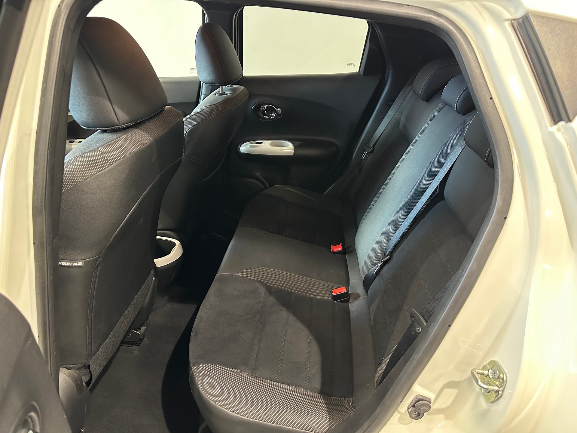 NISSAN Juke 1.6 DIG-T N-Connecta 4x4 Xtronic M-CVT-image-27