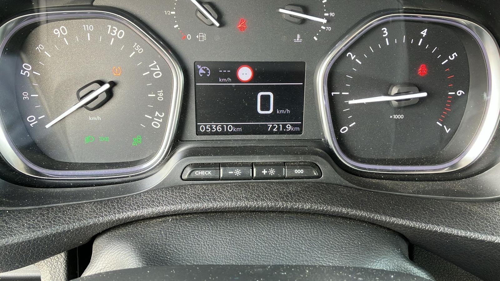 PEUGEOT Expert 2.0 BlueHDi 145 S&S Standard EAT8-image-3