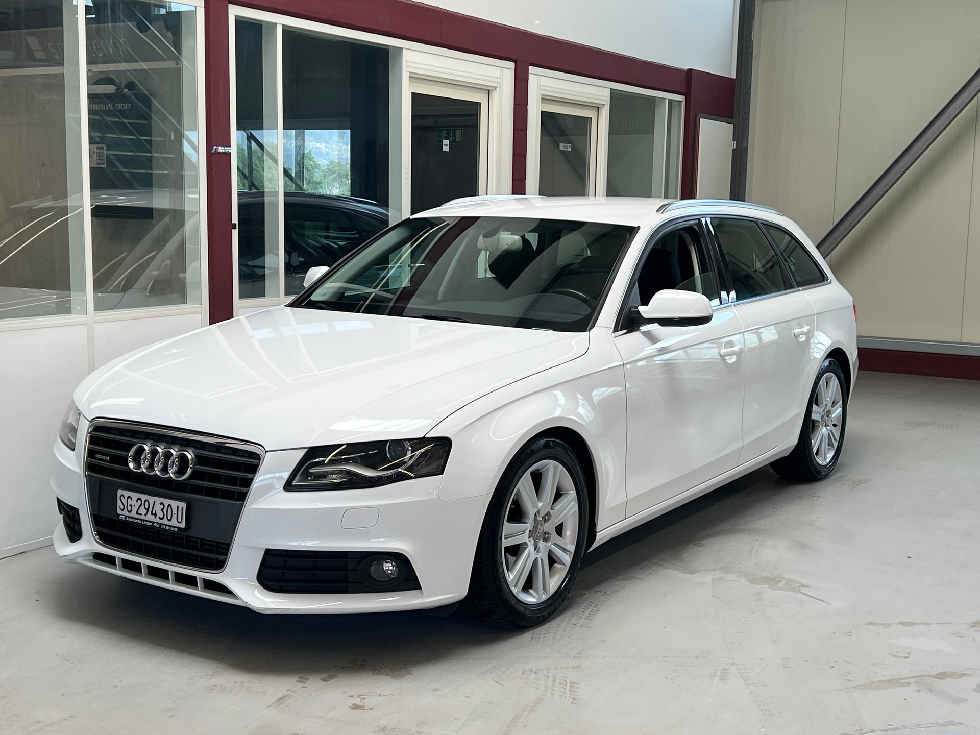 AUDI A4 Avant 1.8 TFSI quattro-image-2