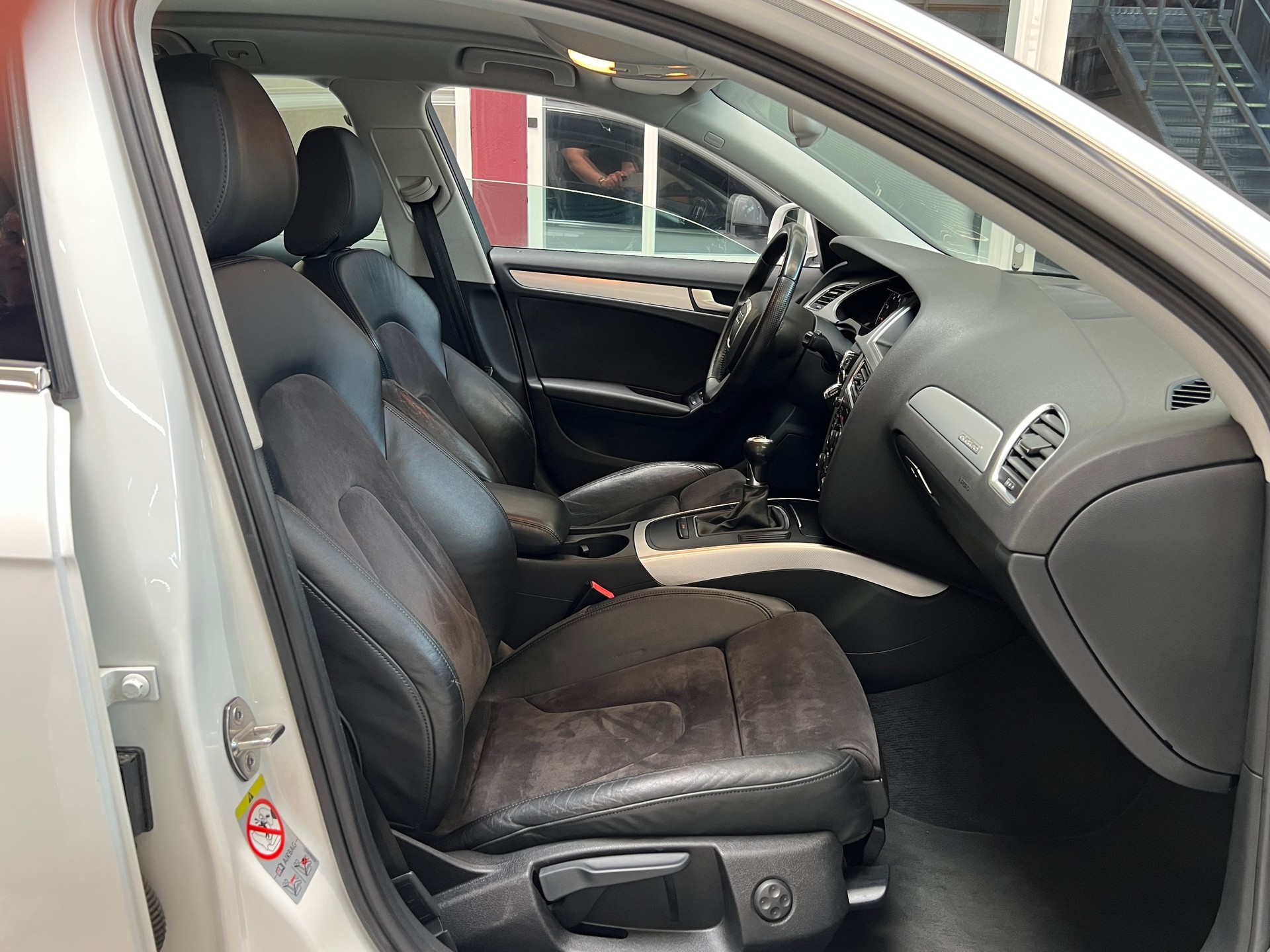 AUDI A4 Avant 1.8 TFSI quattro-image-12