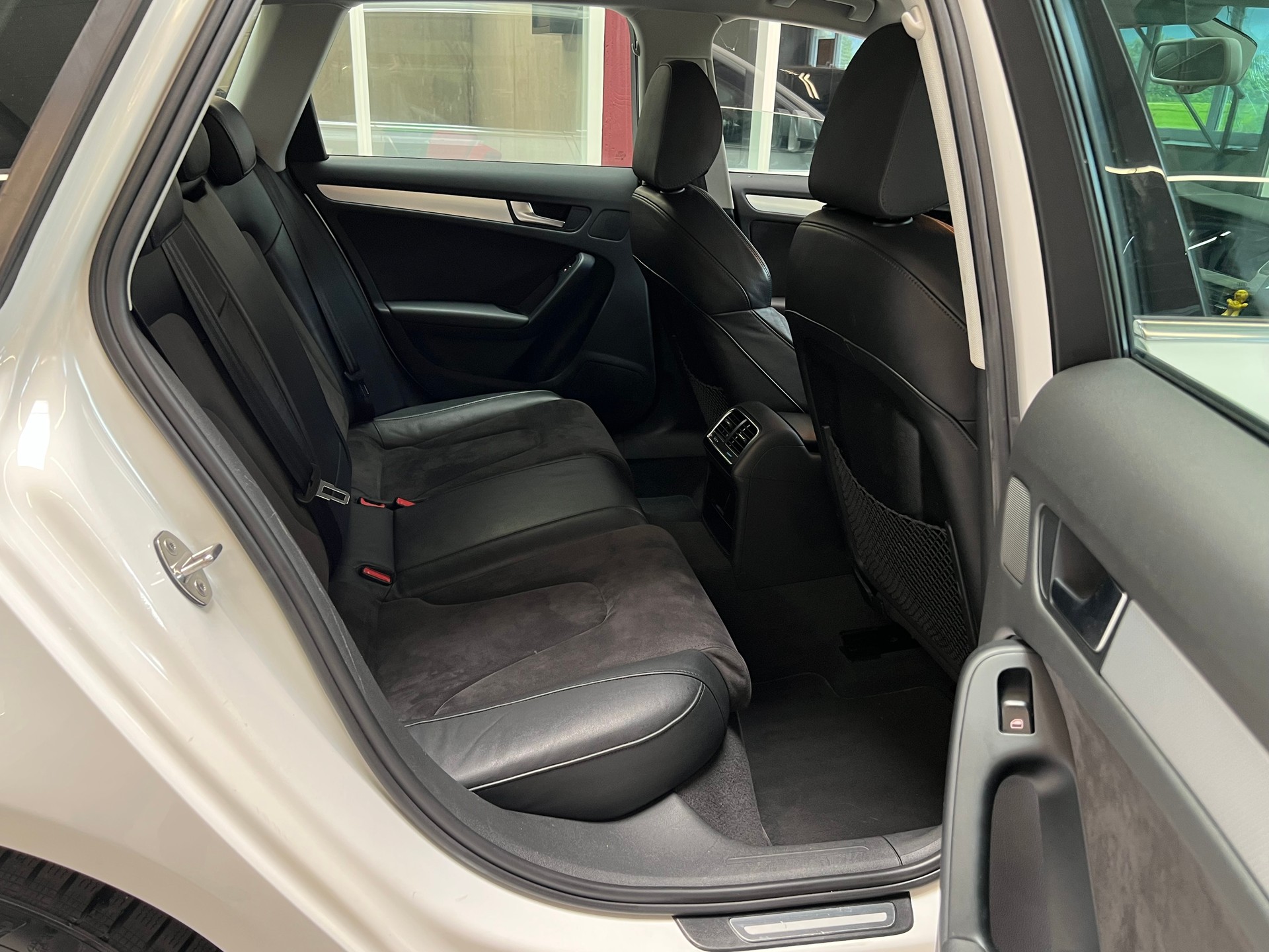 AUDI A4 Avant 1.8 TFSI quattro-image-13