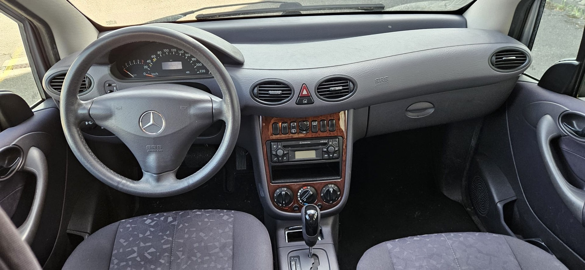 MERCEDES-BENZ A 160 Elégance-image-1