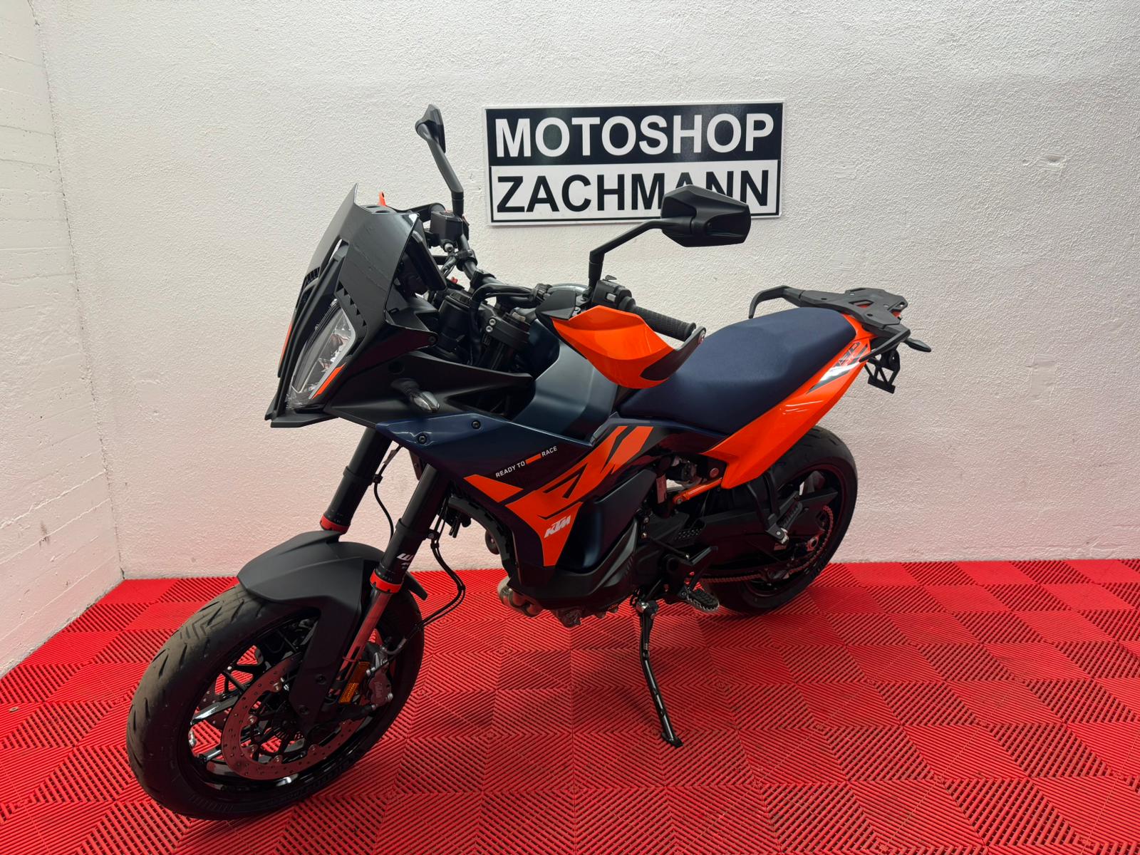 KTM 890 SMT-showroom-element-2