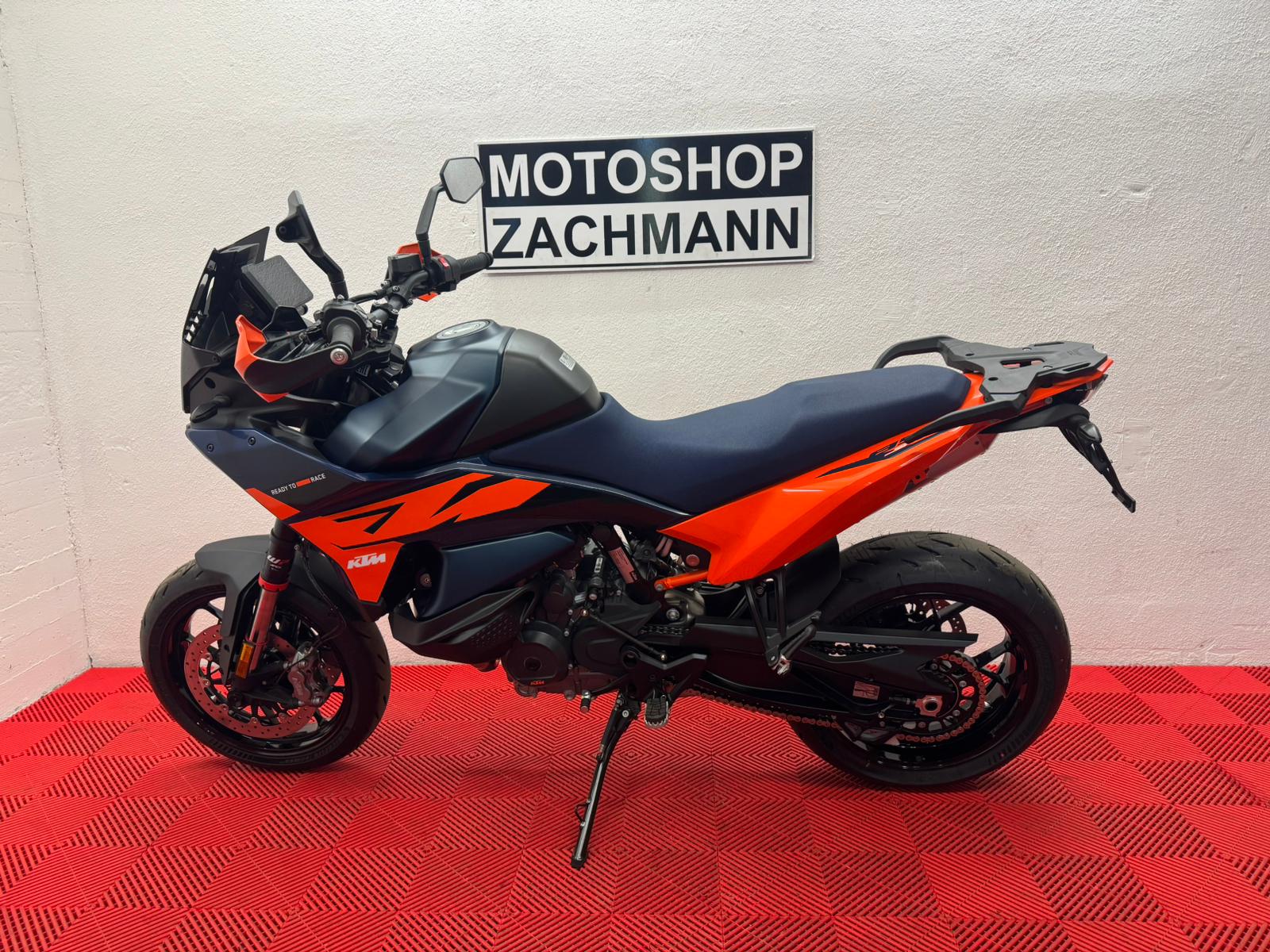 KTM 890 SMT-showroom-element-3