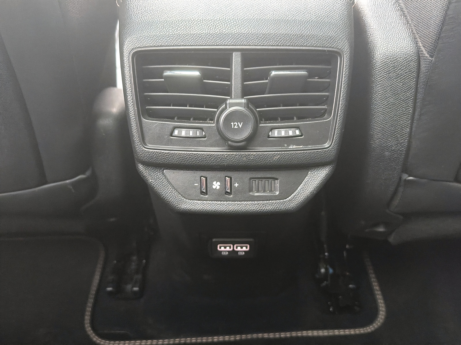 PEUGEOT 5008 1.6 PureTech GT Pack-image-16