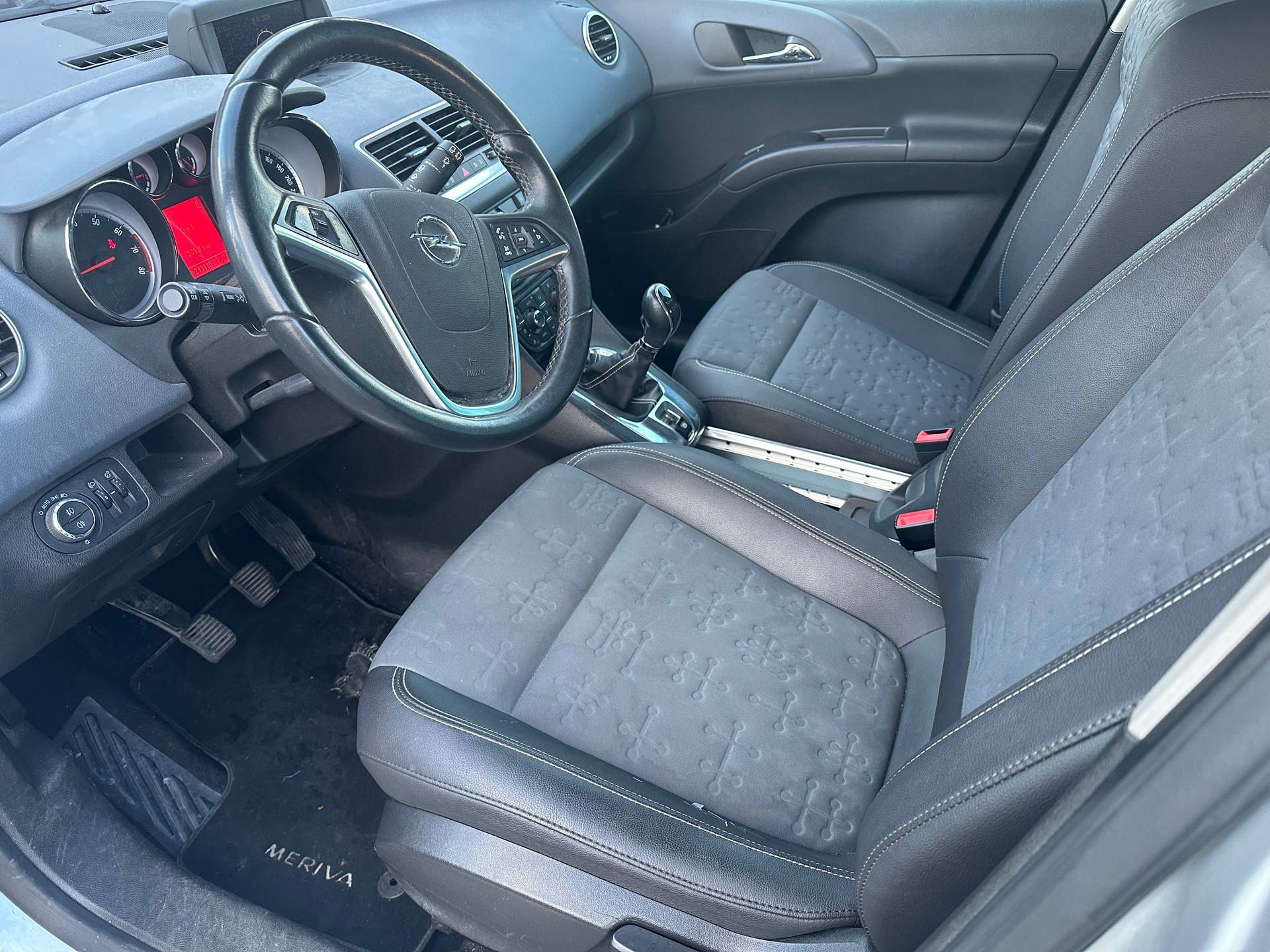 OPEL Meriva 1.4 Turbo Cosmo-image-6