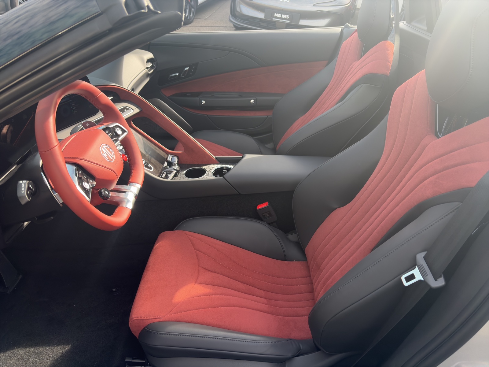 MG Cyberster 77kWh 4WD-showroom-element-3