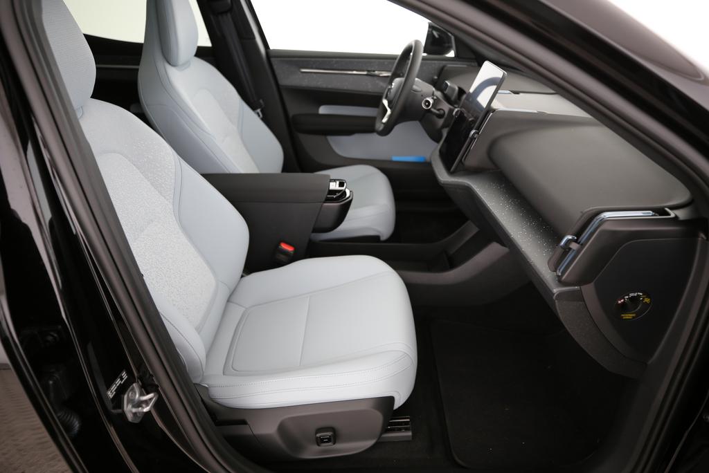 VOLVO EX30 E60 Twin Ultra Performance AWD-image-3