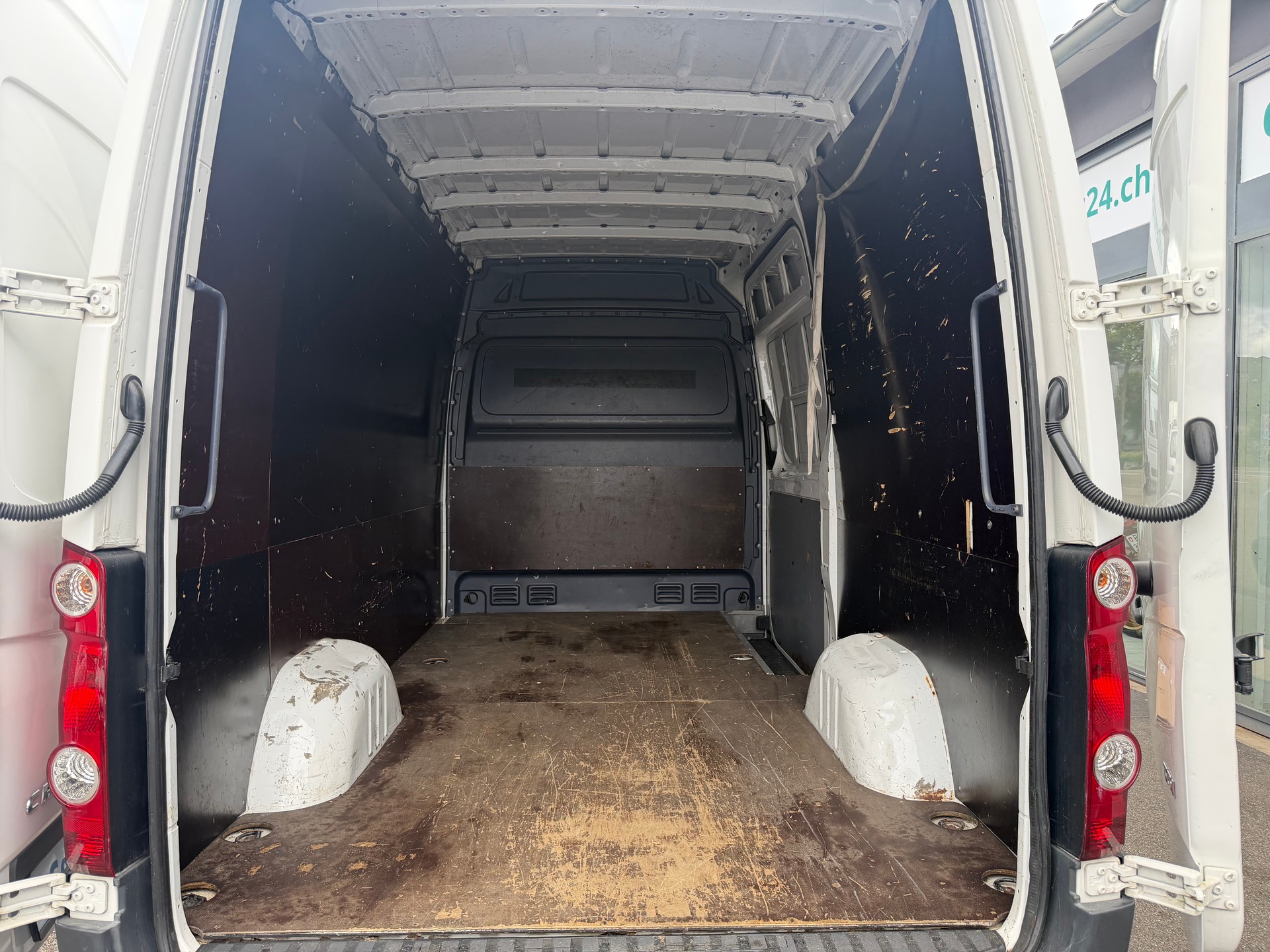 VW Crafter 35 2.0 TDI CR-image-11
