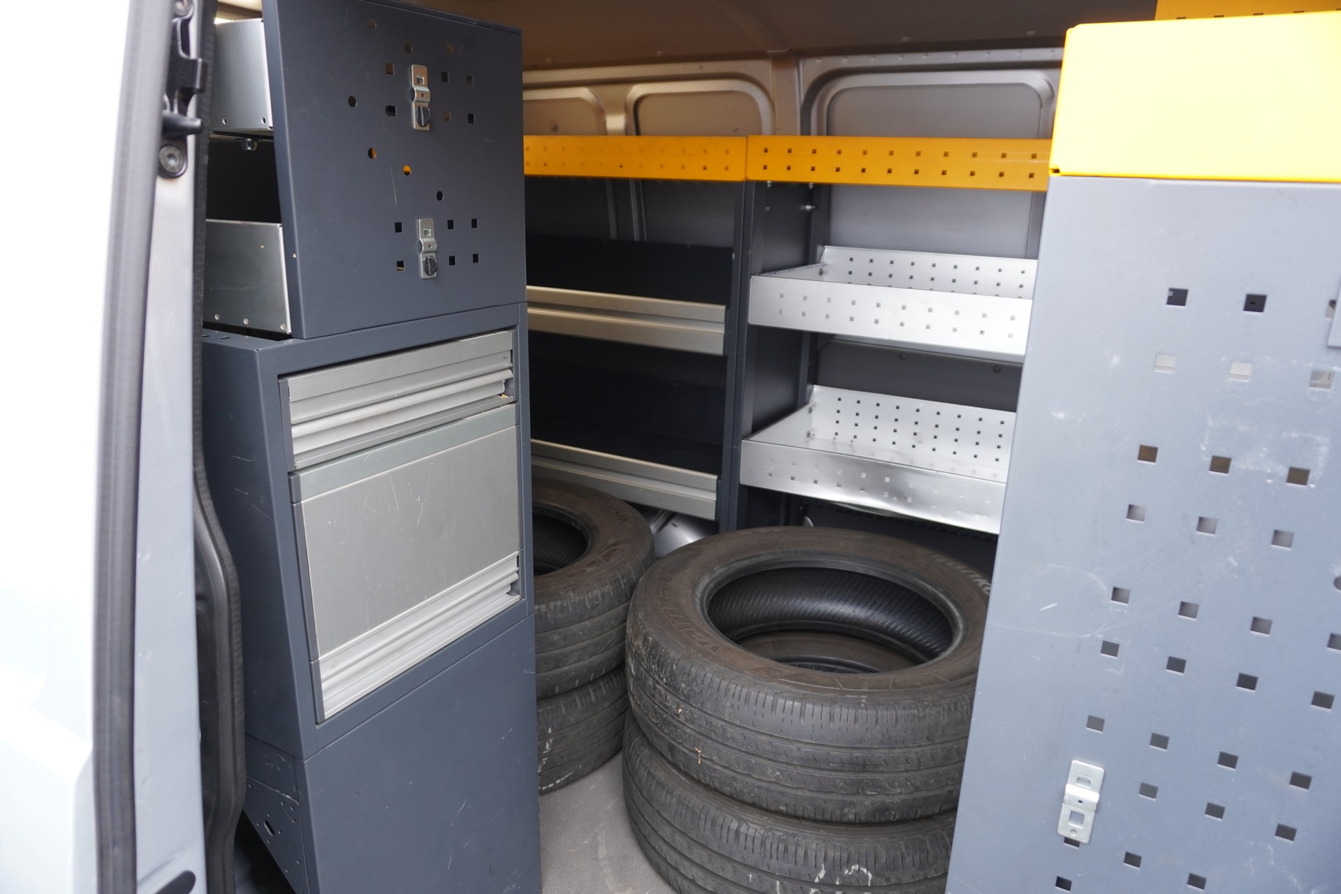 VW T6.1 2.0 TDI EINBAU-SCHRÄNKE 3200 KG!!!-image-26