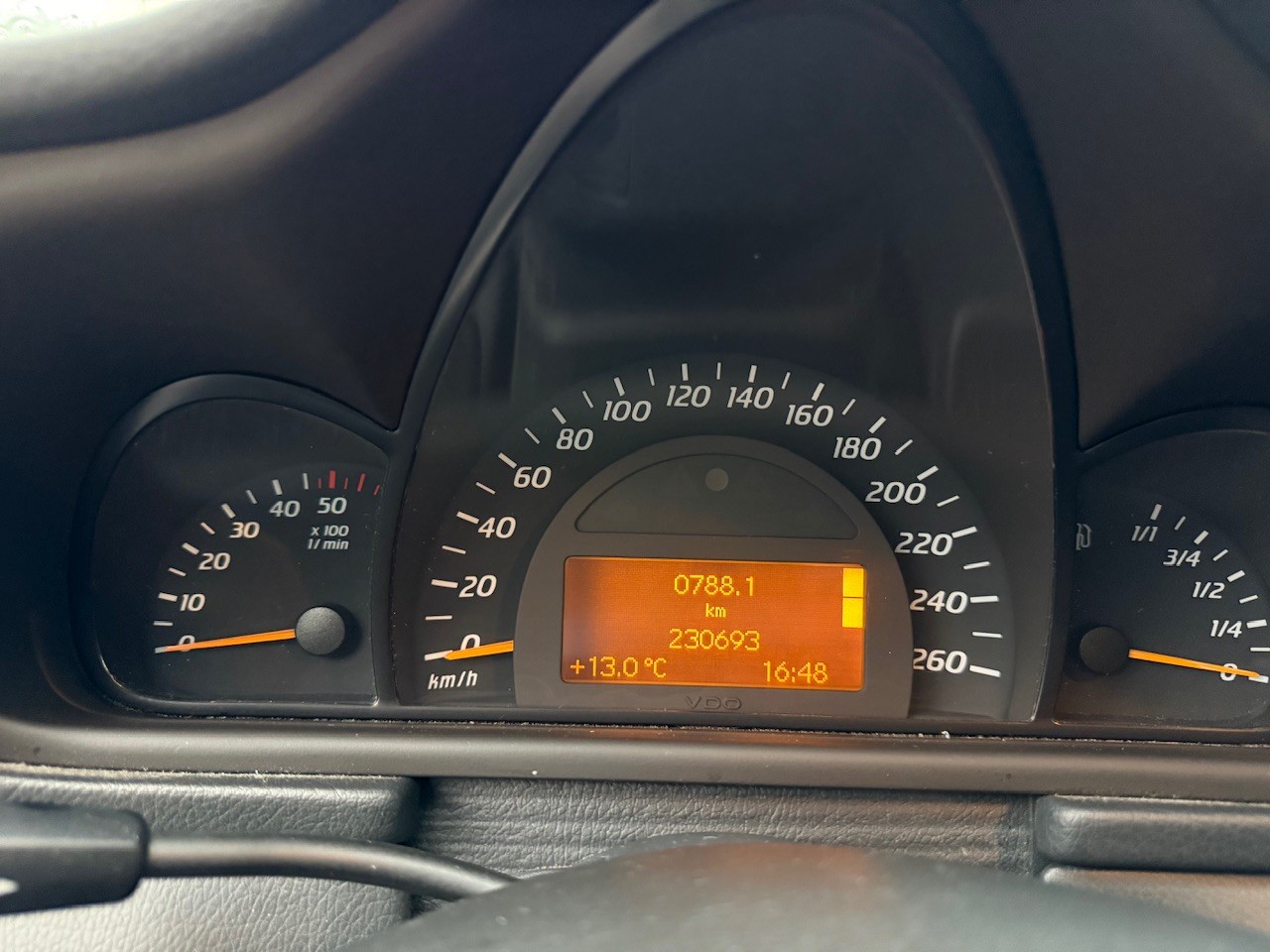 MERCEDES-BENZ C 220 CDI-image-13
