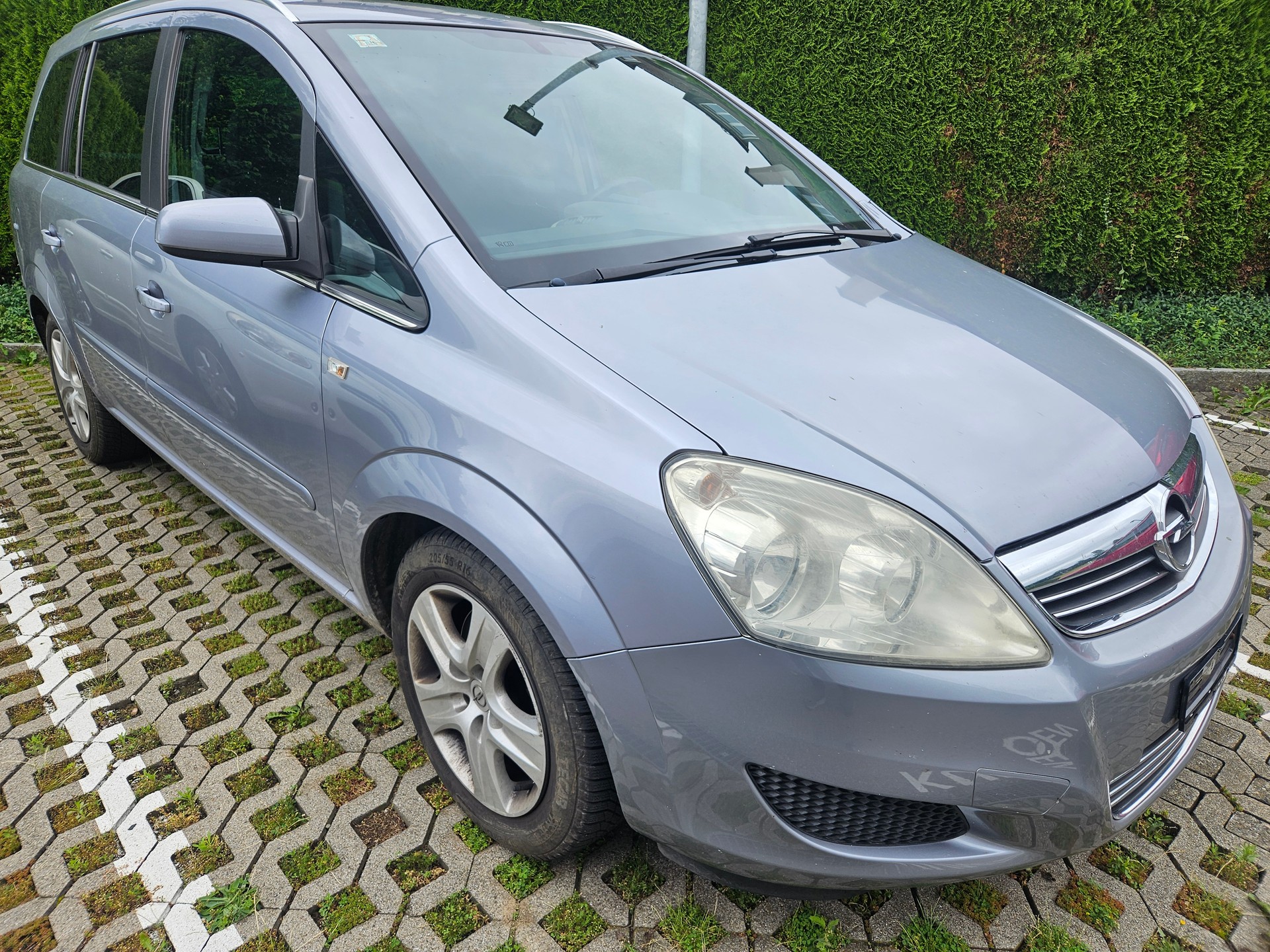 OPEL Zafira 2.2i 16V Cosmo-image-0