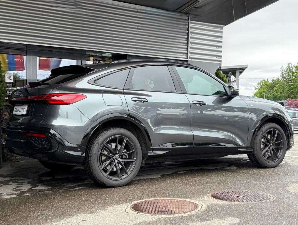 AUDI Q5 Sportback TDi quattro S line *Edition One*-image-2