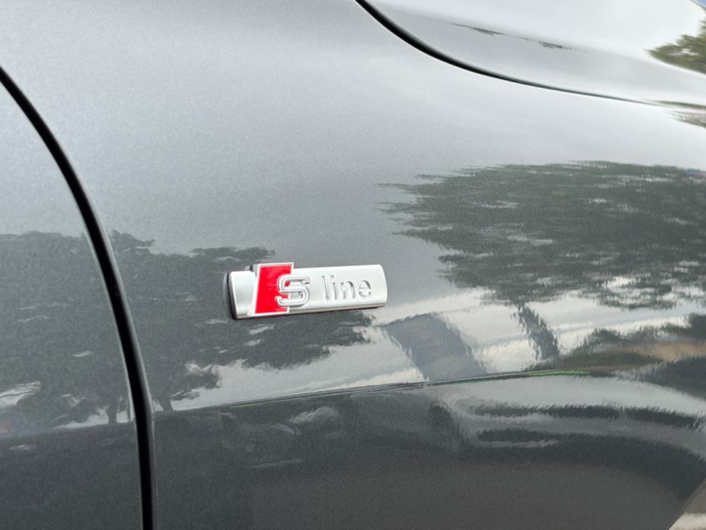 AUDI Q5 Sportback TDi quattro S line *Edition One*-image-3