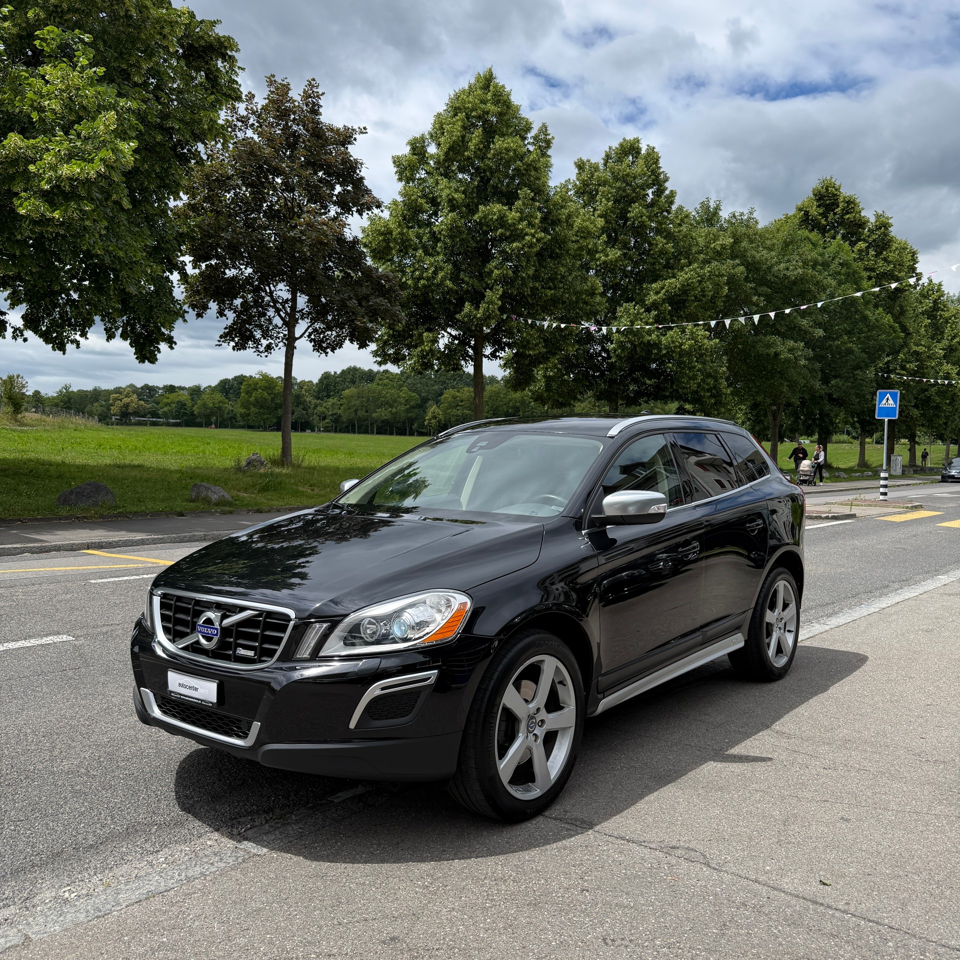 VOLVO XC60 D4 AWD Kinetic Geartronic-image-2