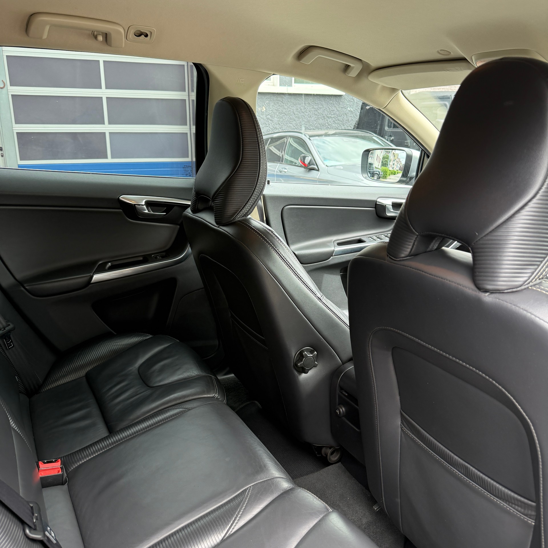 VOLVO XC60 D4 AWD Kinetic Geartronic-image-12