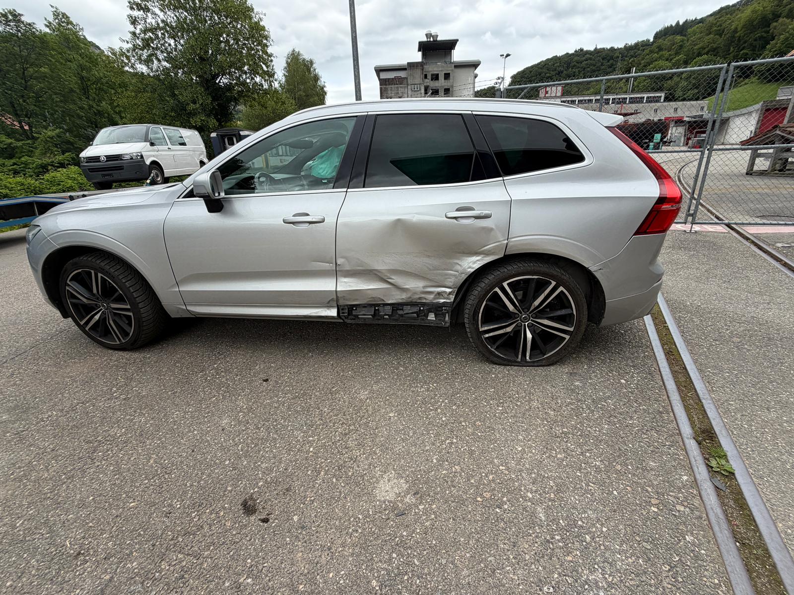 VOLVO XC60 T5 AWD R-Design Geartronic-image-2