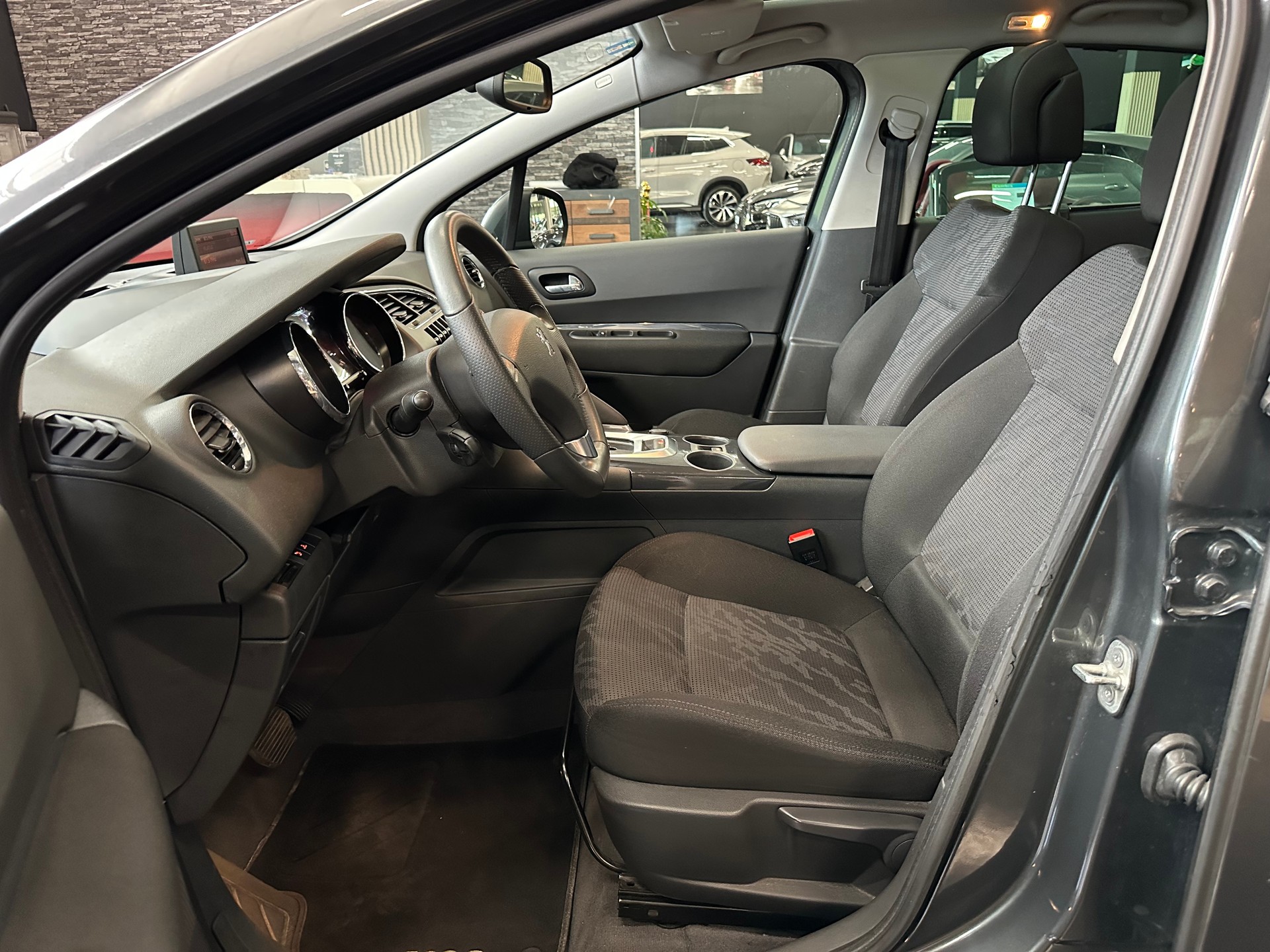 PEUGEOT 3008 1.6 16V T Sport Pack Tiptronic-image-9