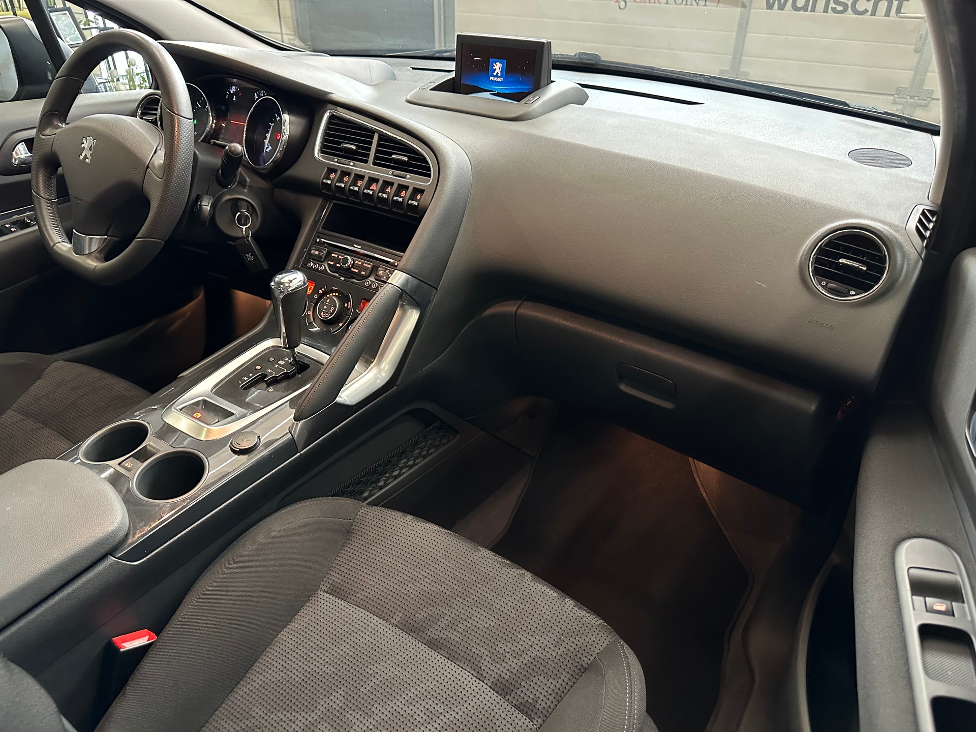 PEUGEOT 3008 1.6 16V T Sport Pack Tiptronic-image-16