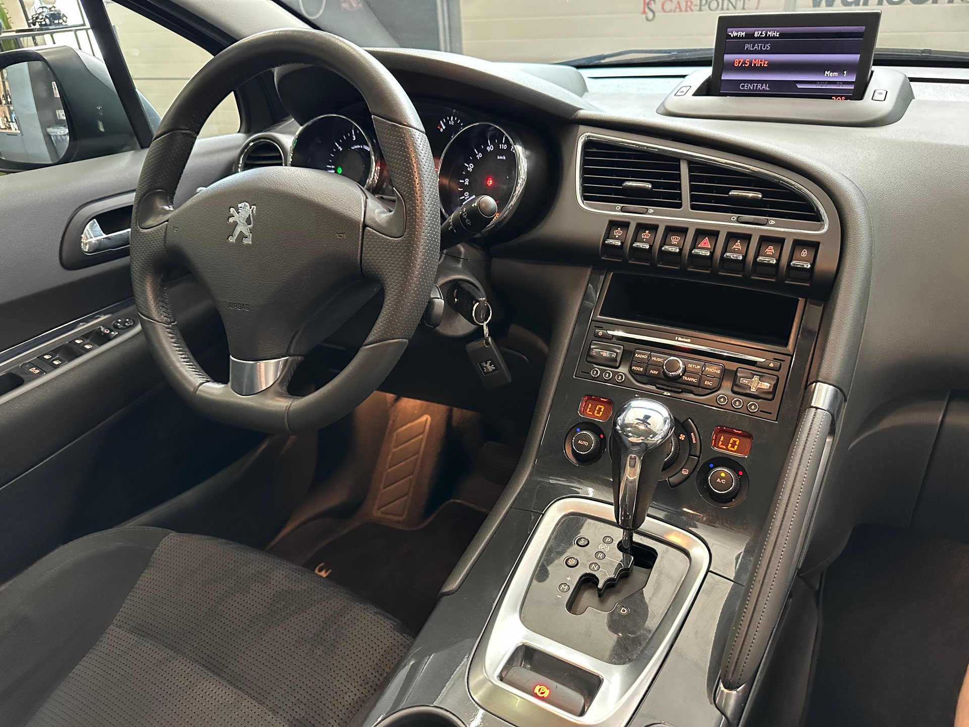 PEUGEOT 3008 1.6 16V T Sport Pack Tiptronic-image-11