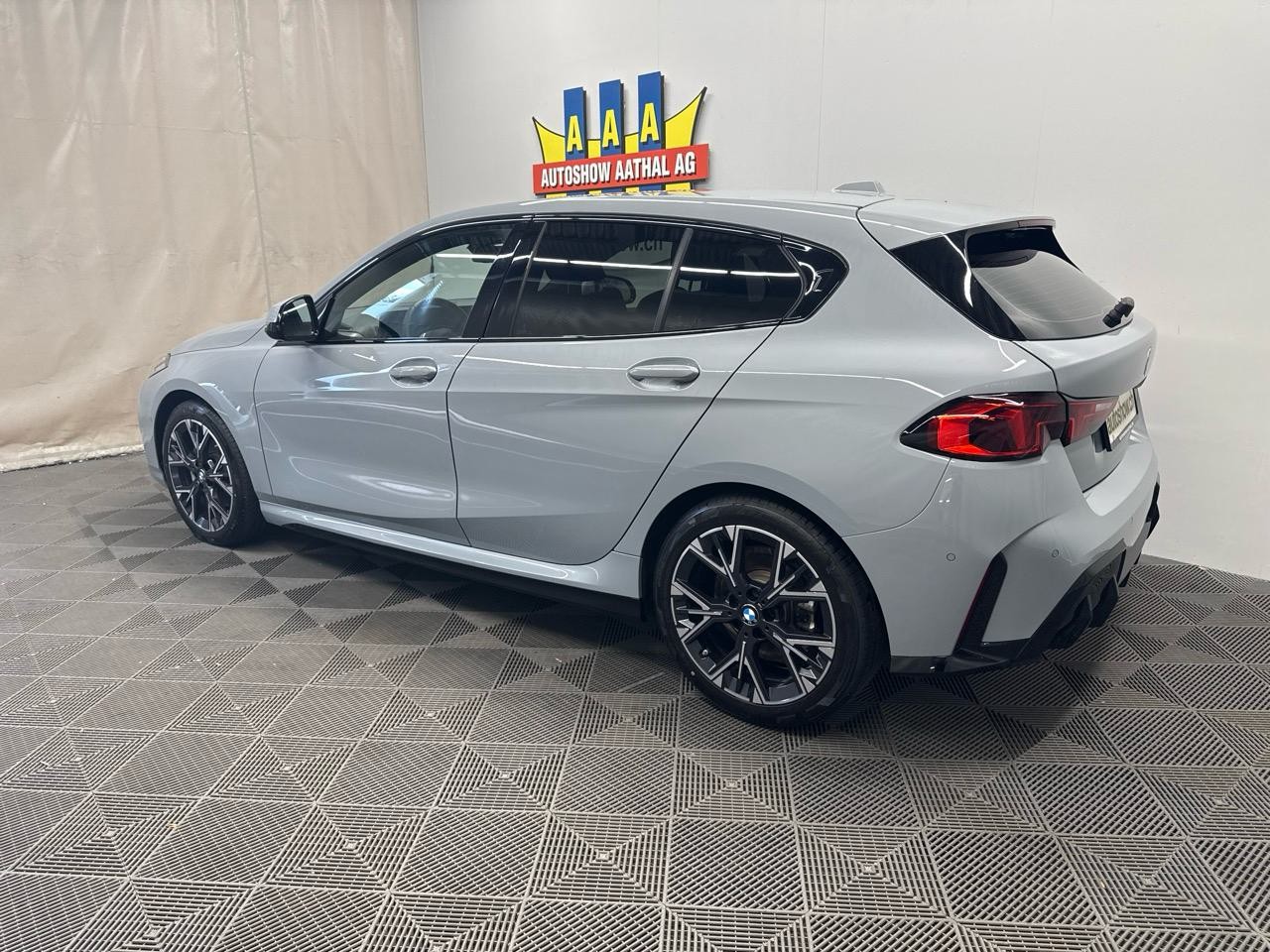 BMW 120 M Sport Steptronic-showroom-element-1