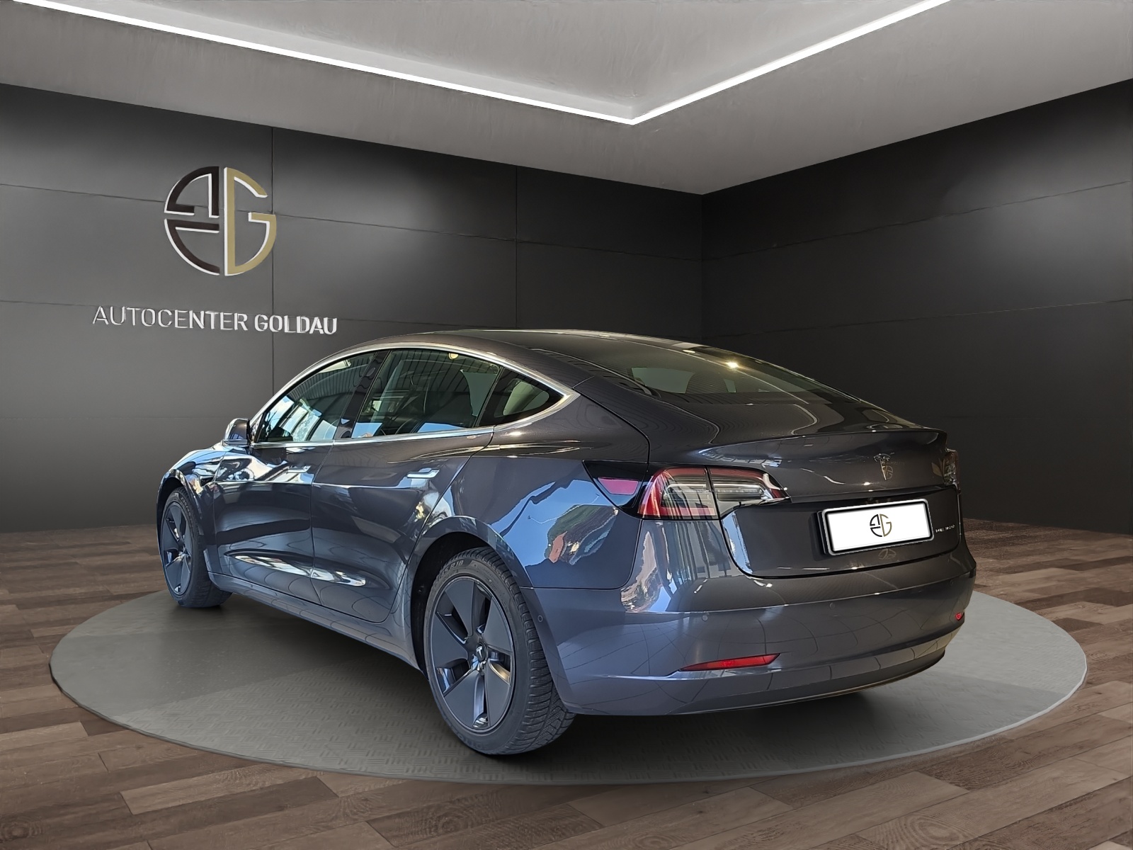 TESLA Model 3 Long Range Dual Motor AWD-showroom-element-1